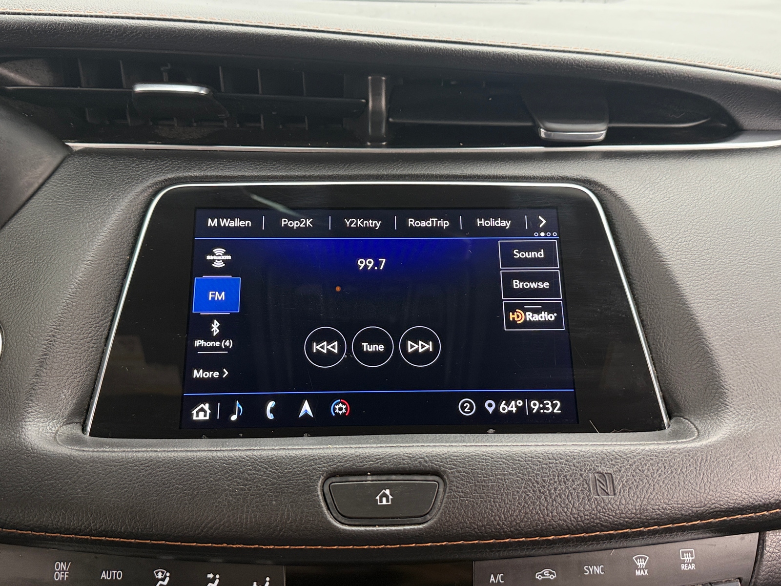 Thumbnail: 2020 Cadillac XT4 - 3
