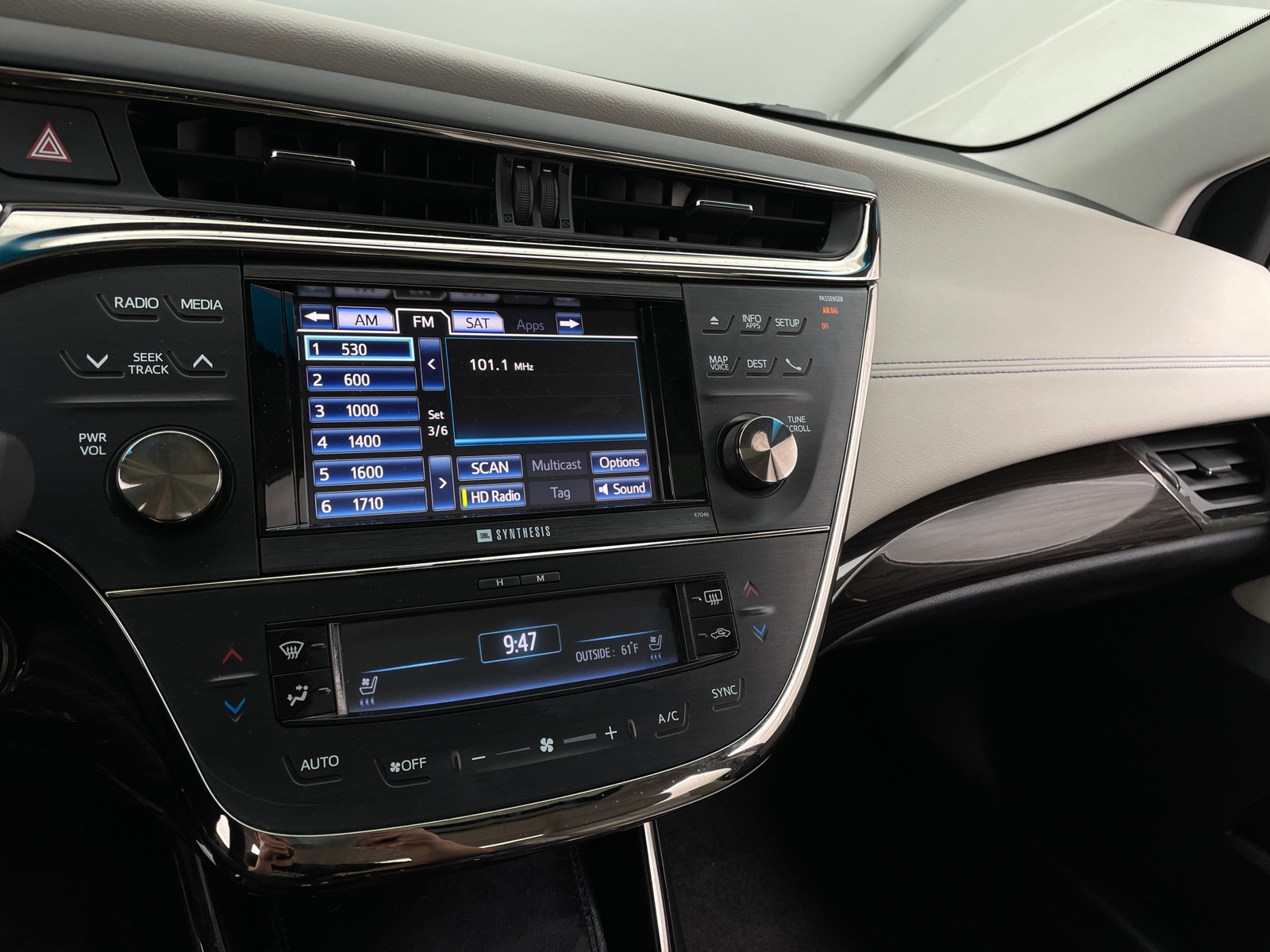 Thumbnail: 2013 Toyota Avalon - 3