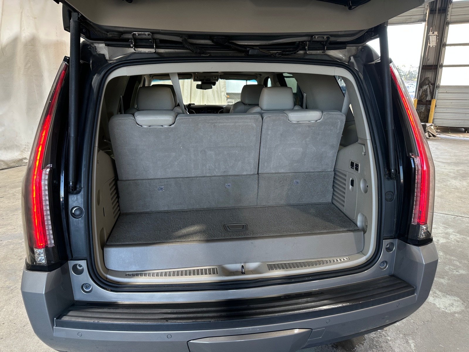 Thumbnail: 2017 Cadillac Escalade - 6