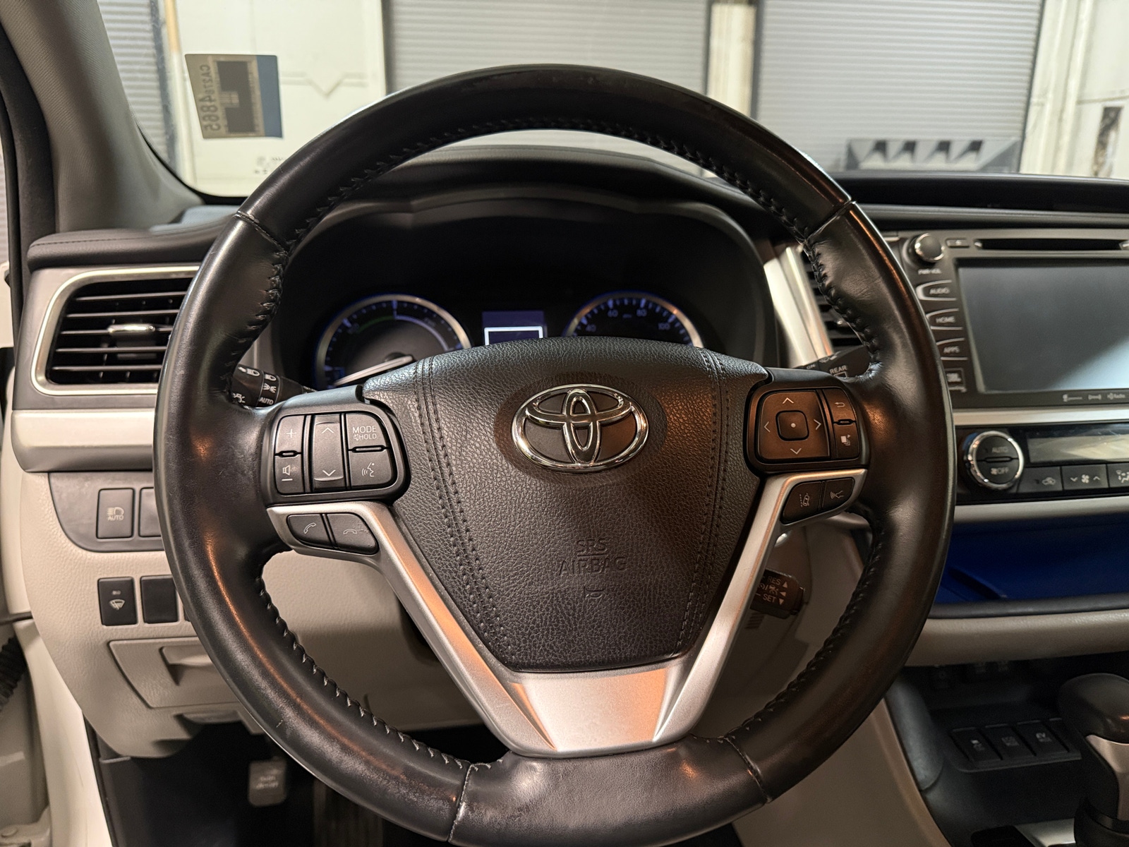 Thumbnail: 2017 Toyota Highlander - 4