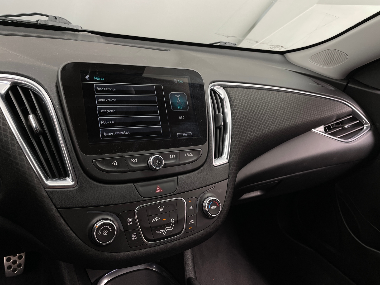 Thumbnail: 2016 Chevrolet Malibu - 4
