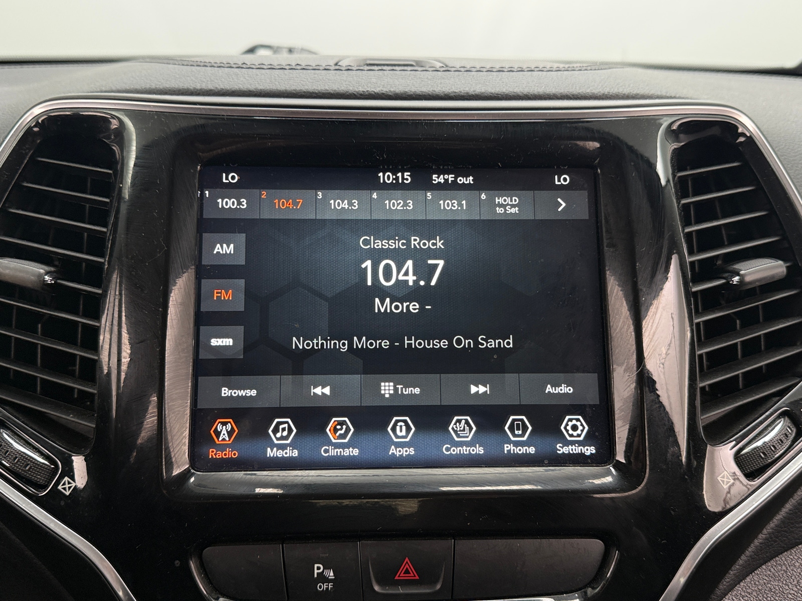 Thumbnail: 2020 Jeep Cherokee - 3