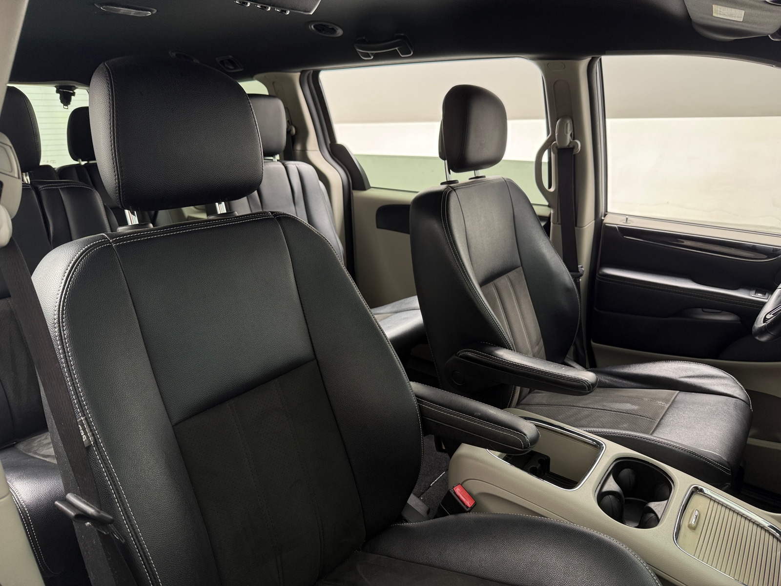 Thumbnail: 2019 Dodge Grand Caravan - 2