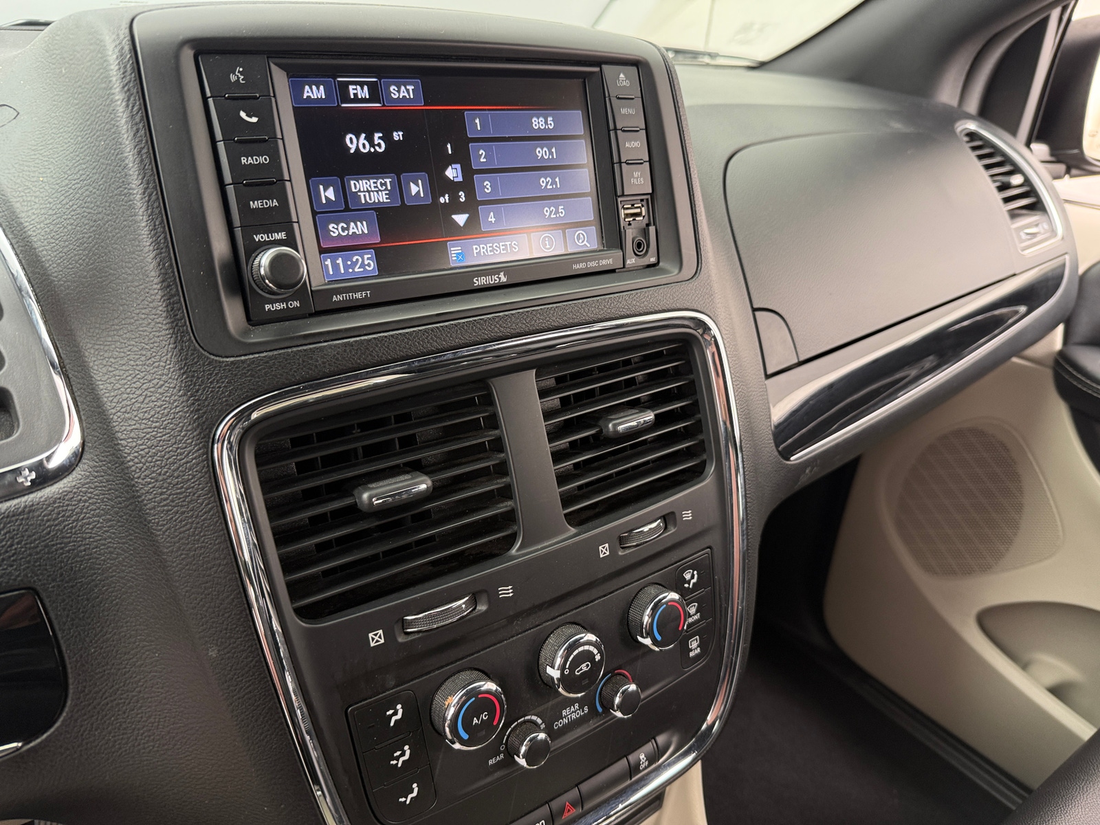 Thumbnail: 2019 Dodge Grand Caravan - 4