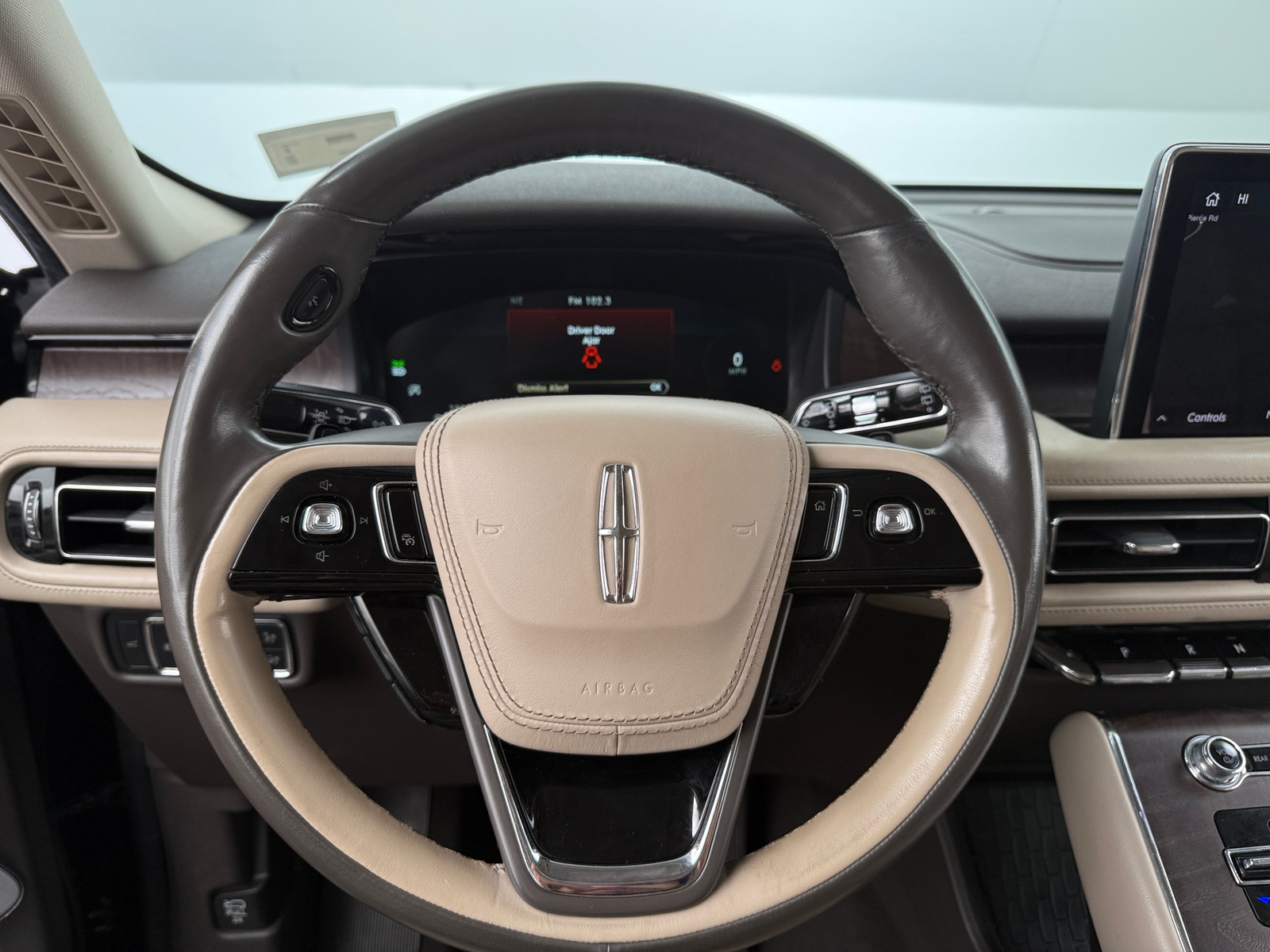 Thumbnail: 2022 Lincoln Aviator - 4
