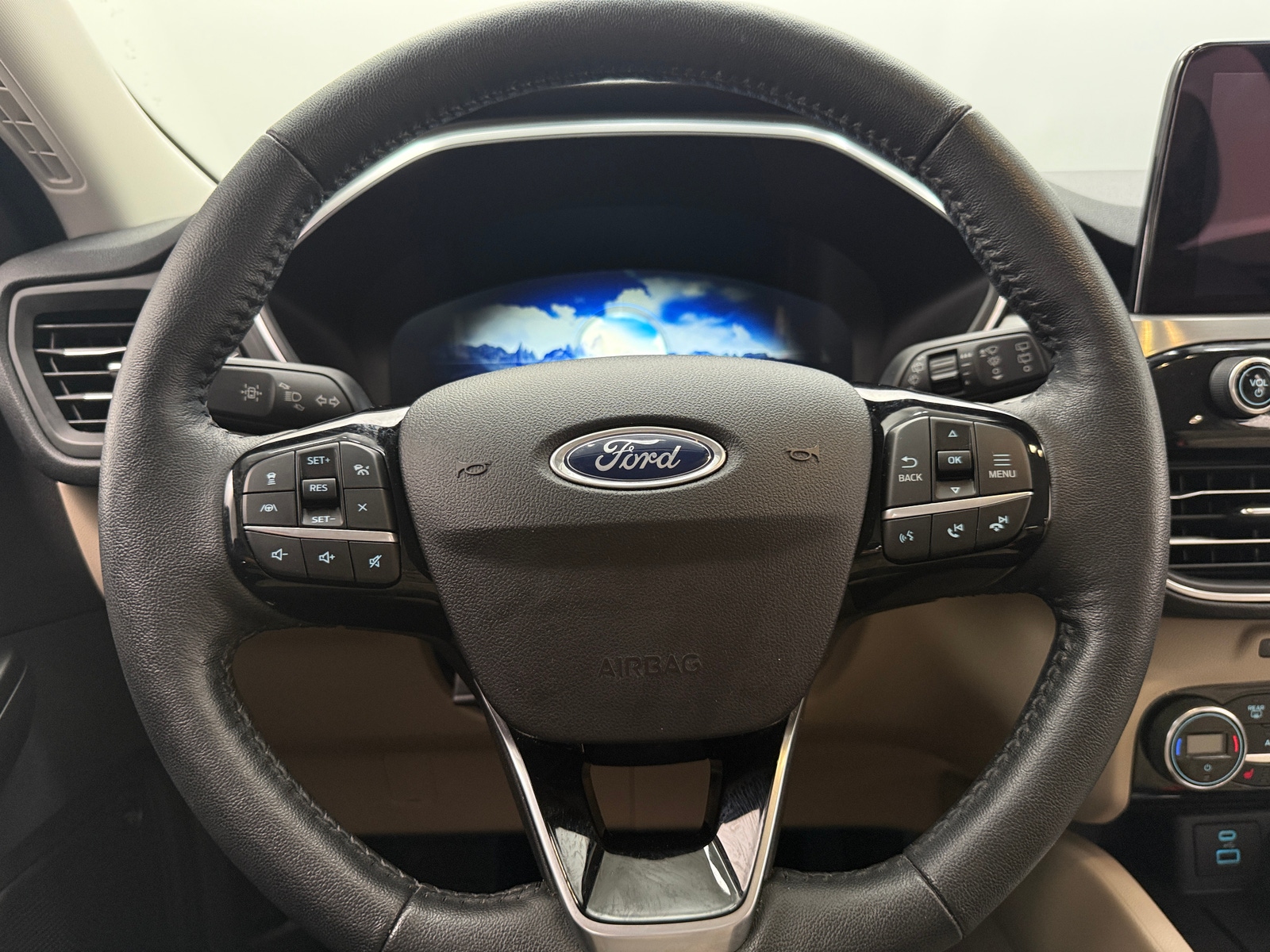 Thumbnail: 2021 Ford Escape - 4