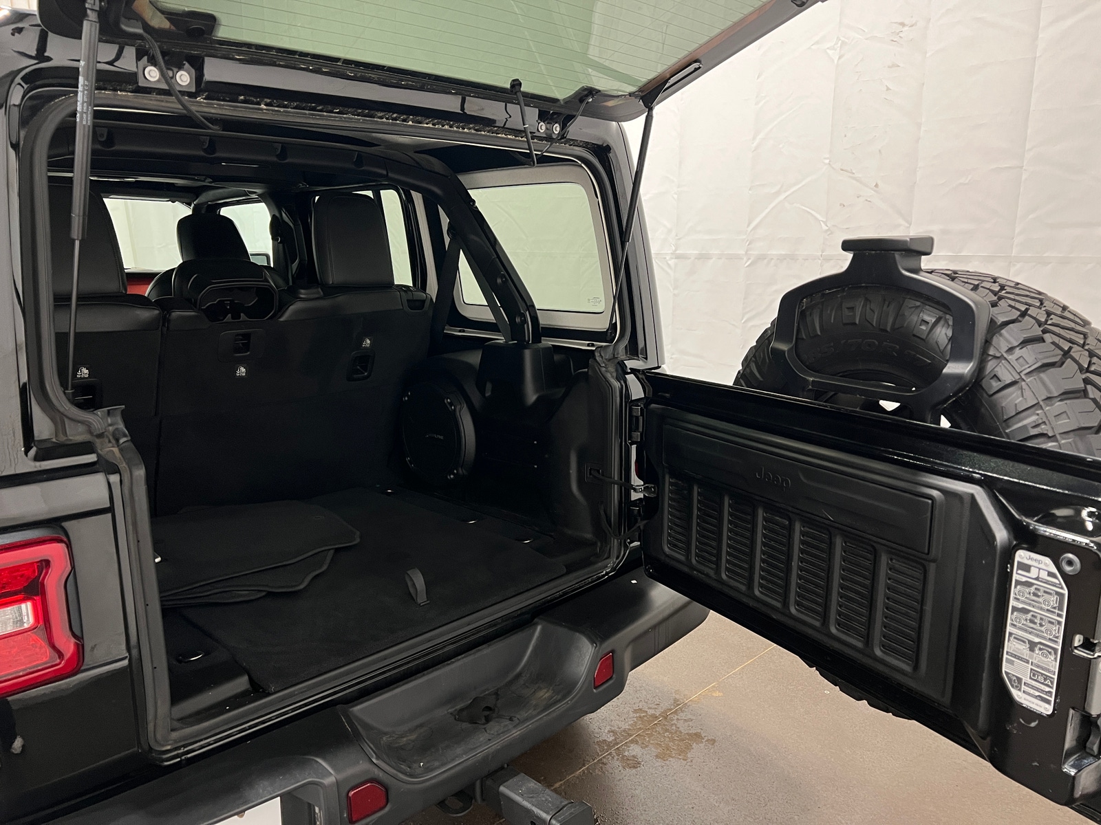 Thumbnail: 2019 Jeep Wrangler - 7