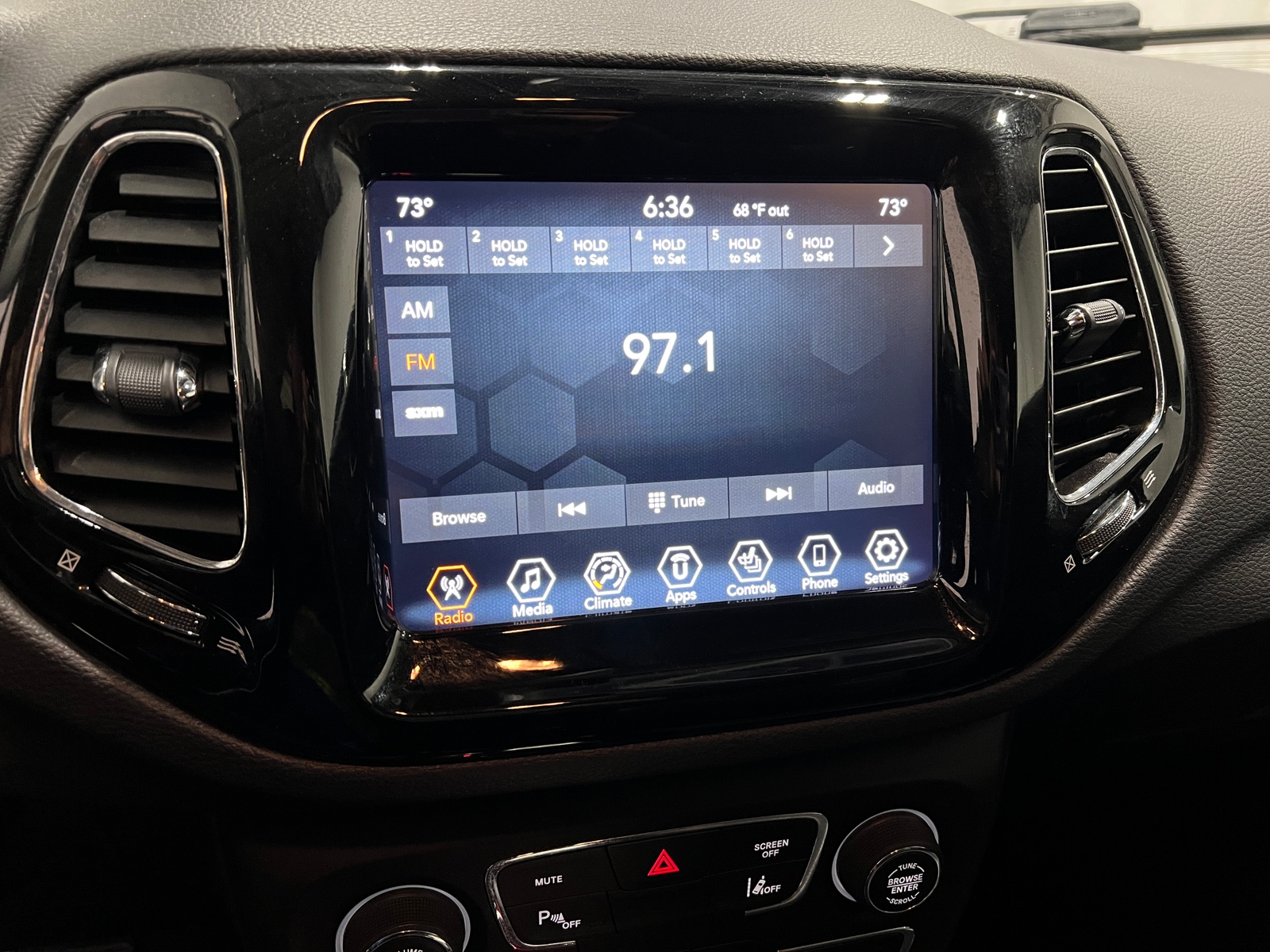 Thumbnail: 2019 Jeep Compass - 3