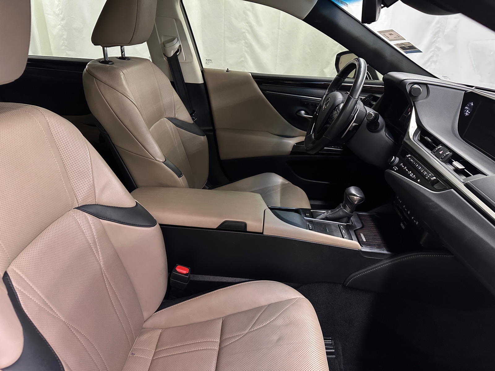 Thumbnail: 2019 Lexus ES - 2
