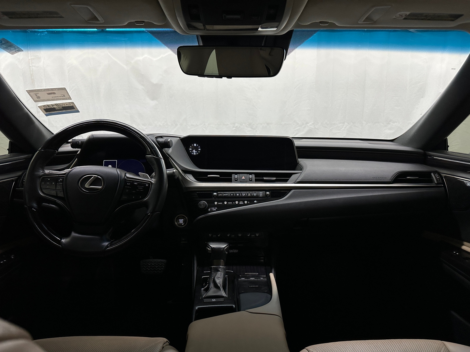 Thumbnail: 2019 Lexus ES - 3