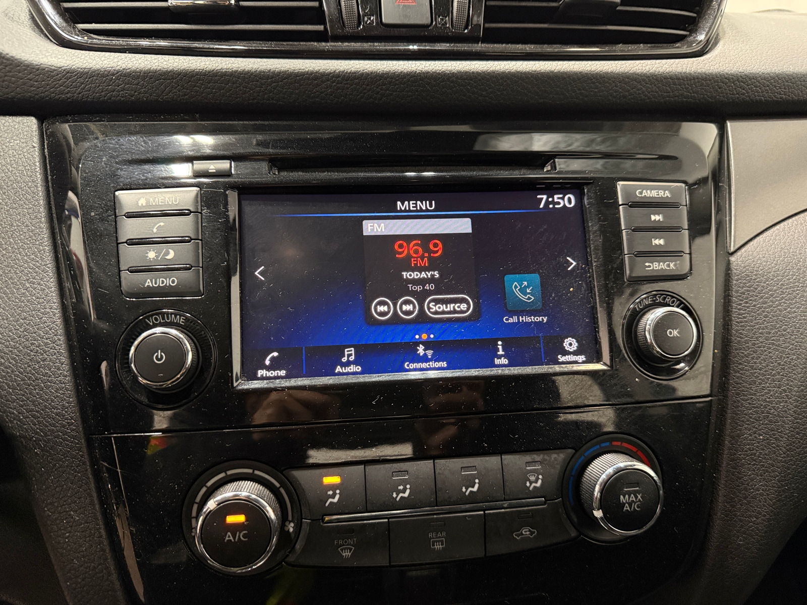 Thumbnail: 2021 Nissan Rogue Sport - 4