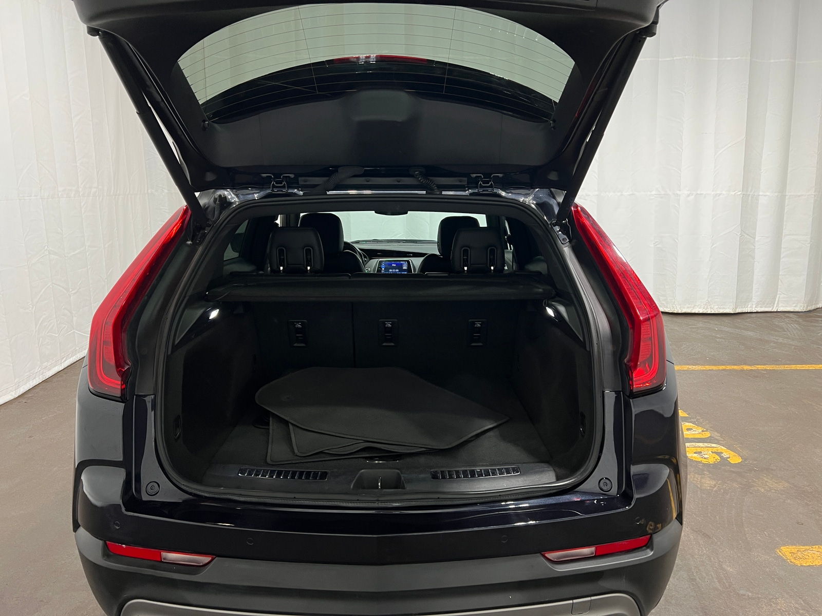 Thumbnail: 2023 Cadillac XT4 - 6