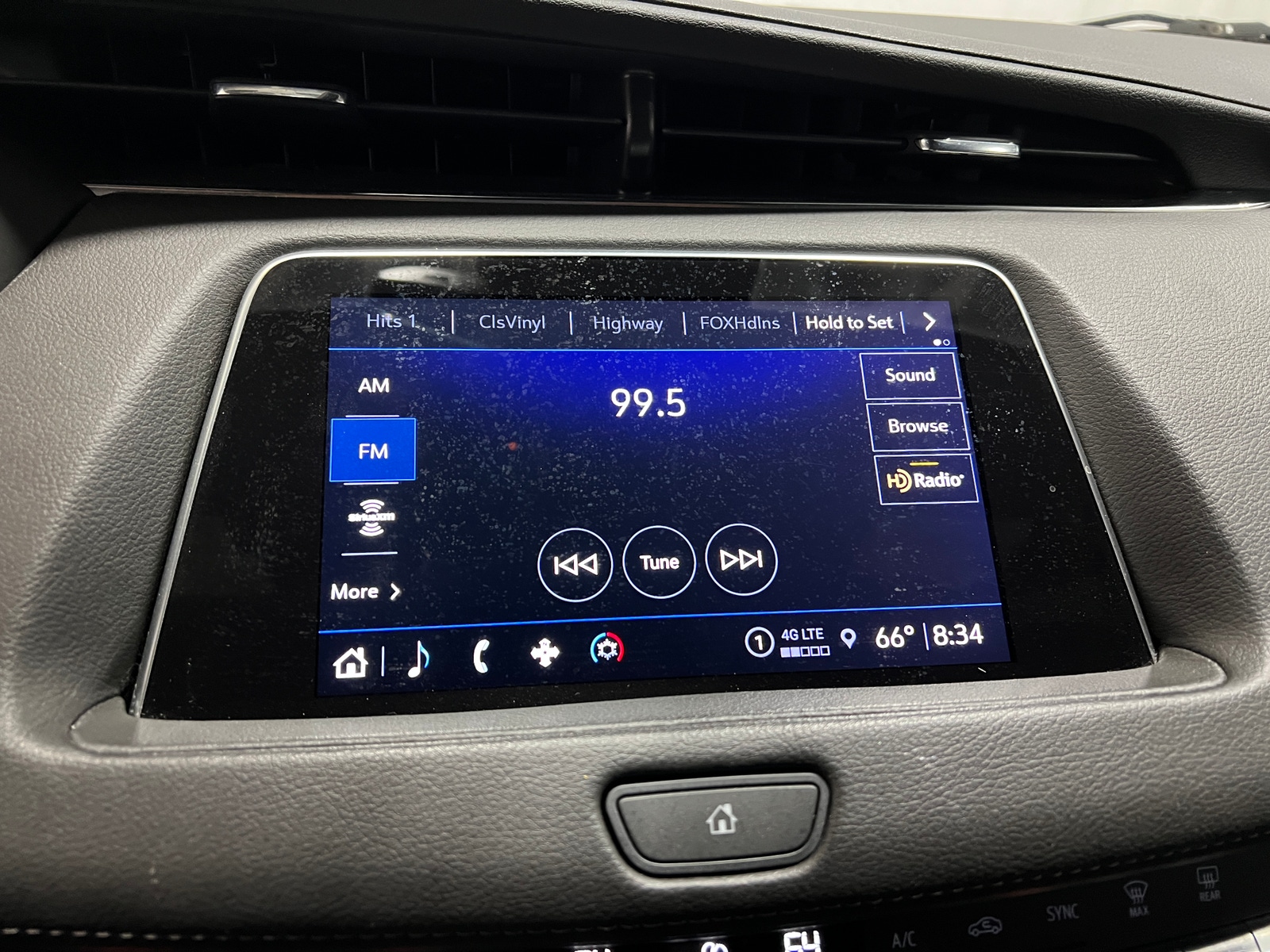 Thumbnail: 2023 Cadillac XT4 - 3