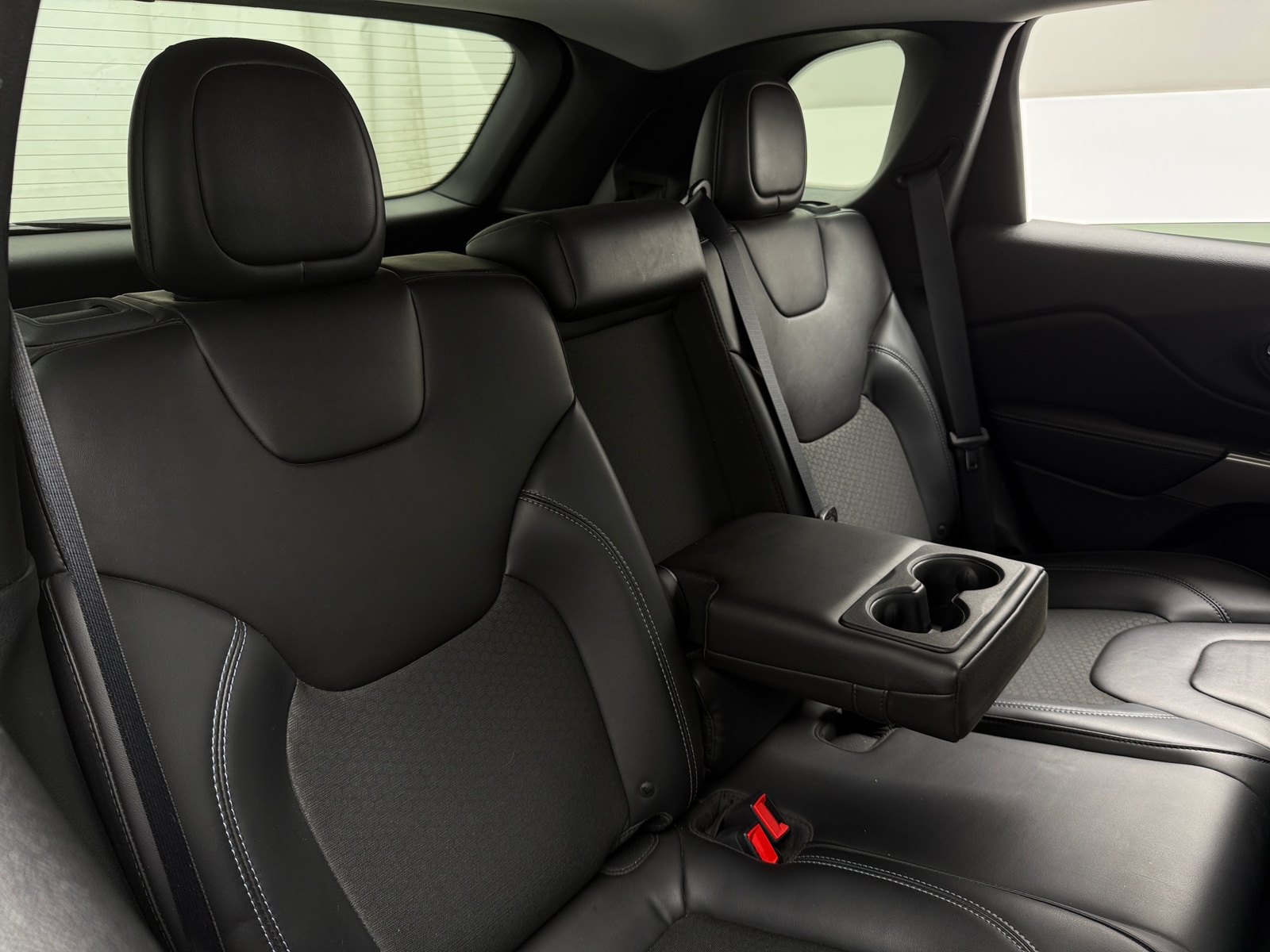 Thumbnail: 2019 Jeep Cherokee - 5