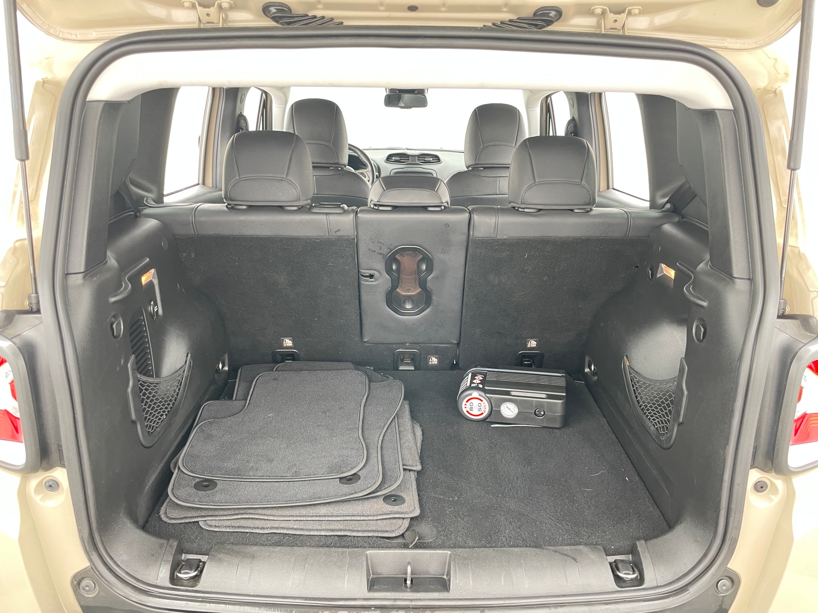 Thumbnail: 2016 Jeep Renegade - 6