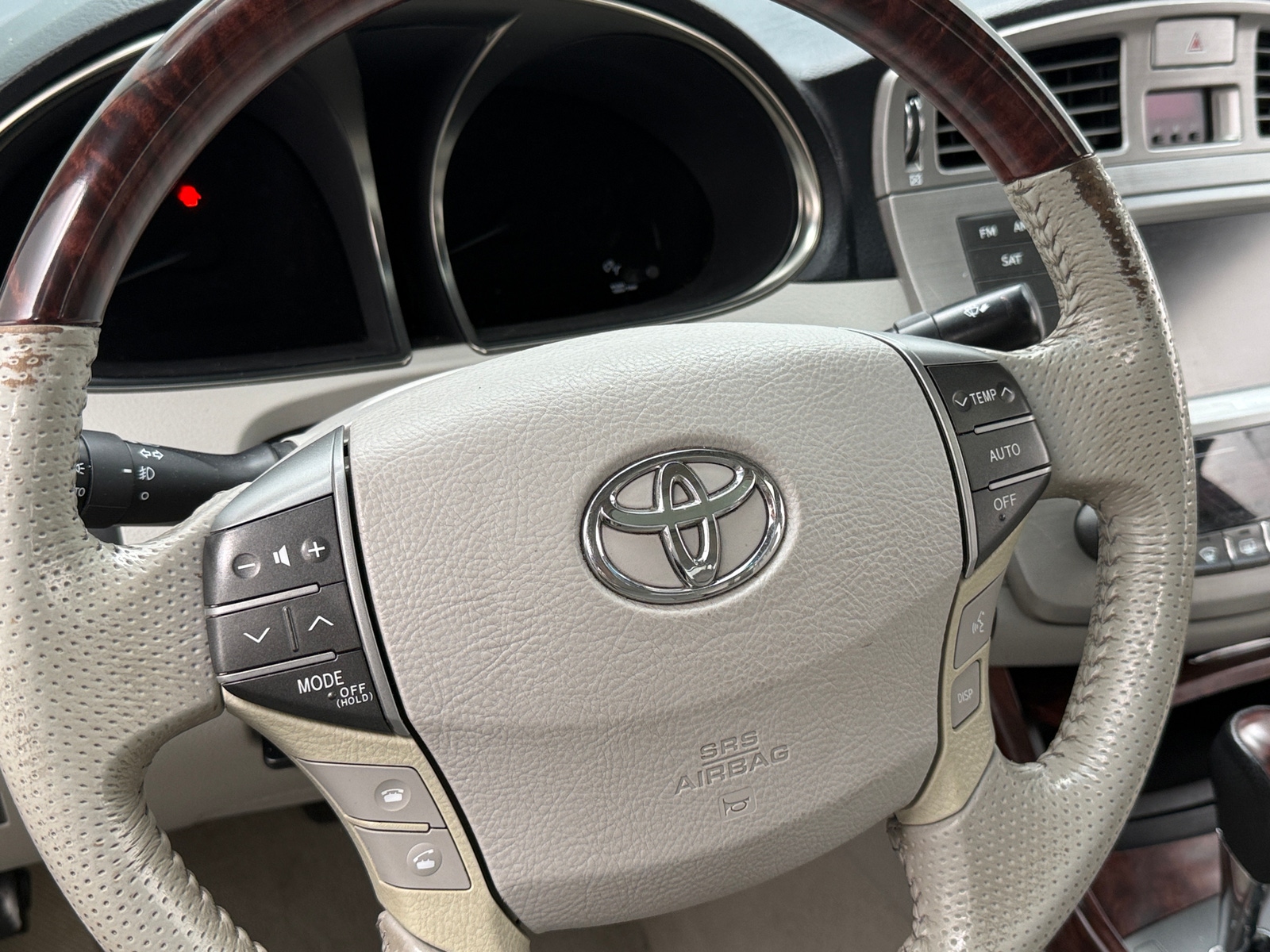 Thumbnail: 2011 Toyota Avalon - 4