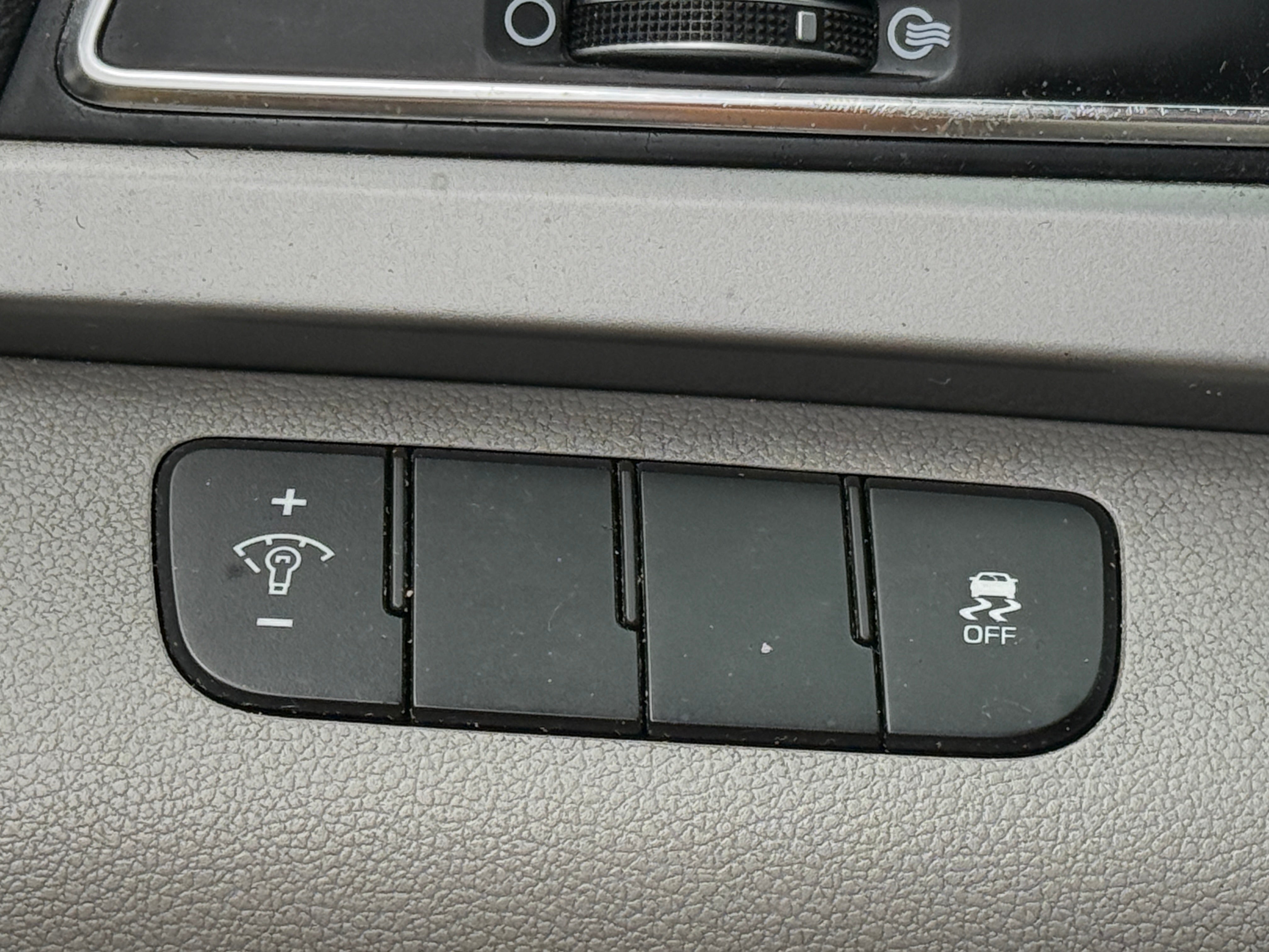 Used 2018 Hyundai Elantra SE with VIN 5NPD74LF1JH354182 for sale in Oak Creek, WI