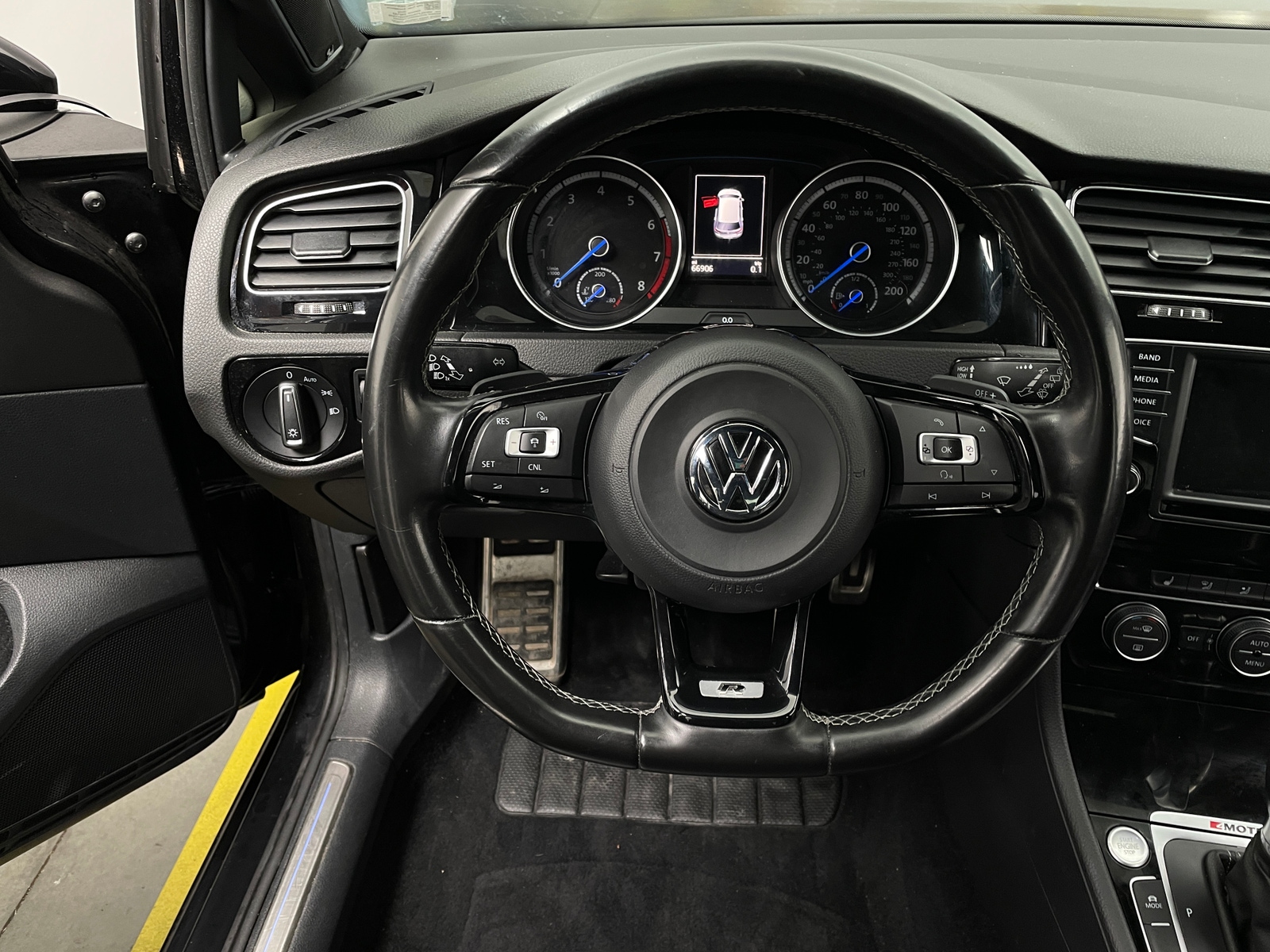 Thumbnail: 2016 Volkswagen Golf - 4