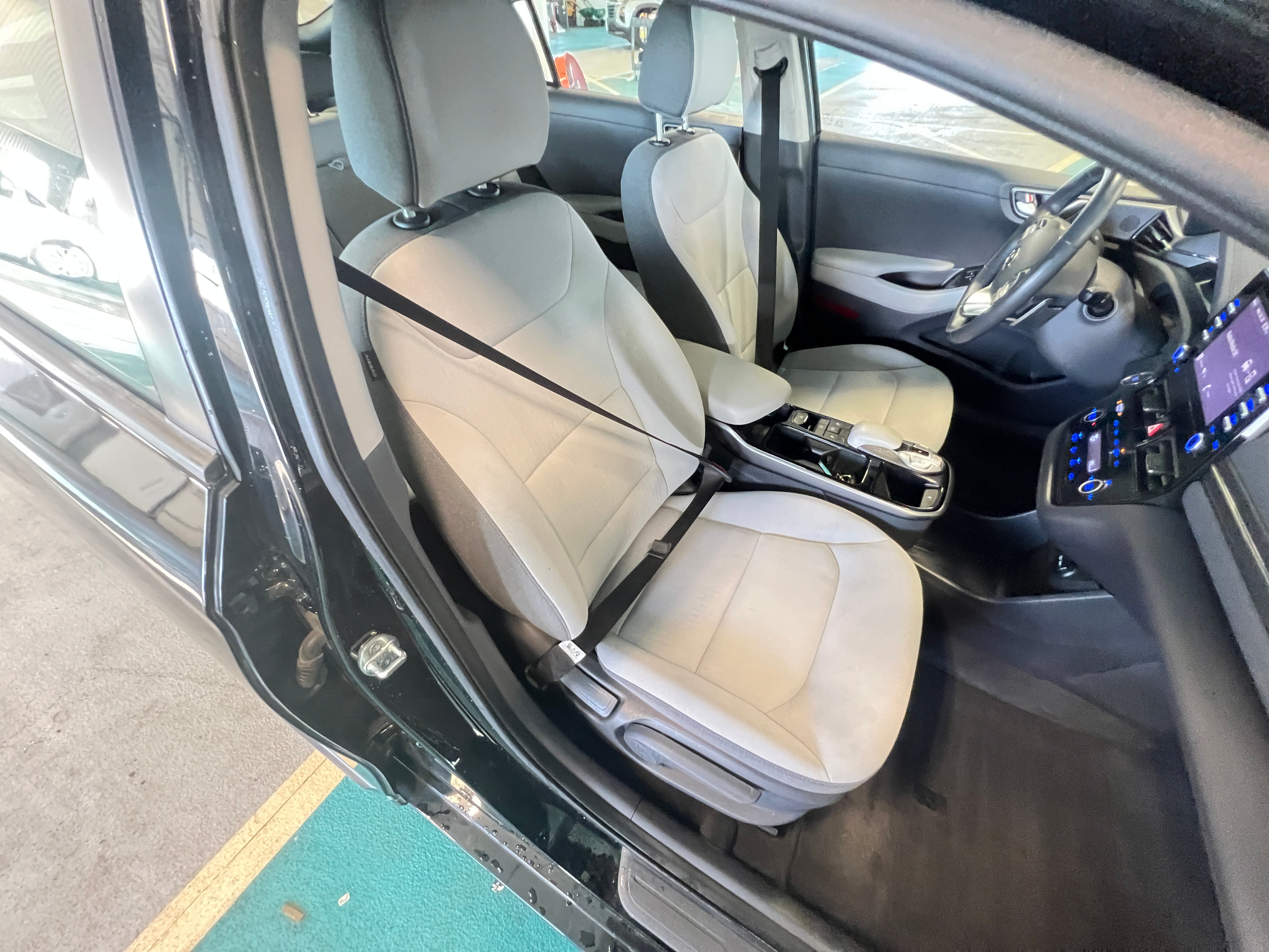 Used 2021 Hyundai IONIQ SE with VIN KMHC75LJ1MU081613 for sale in Oak Creek, WI