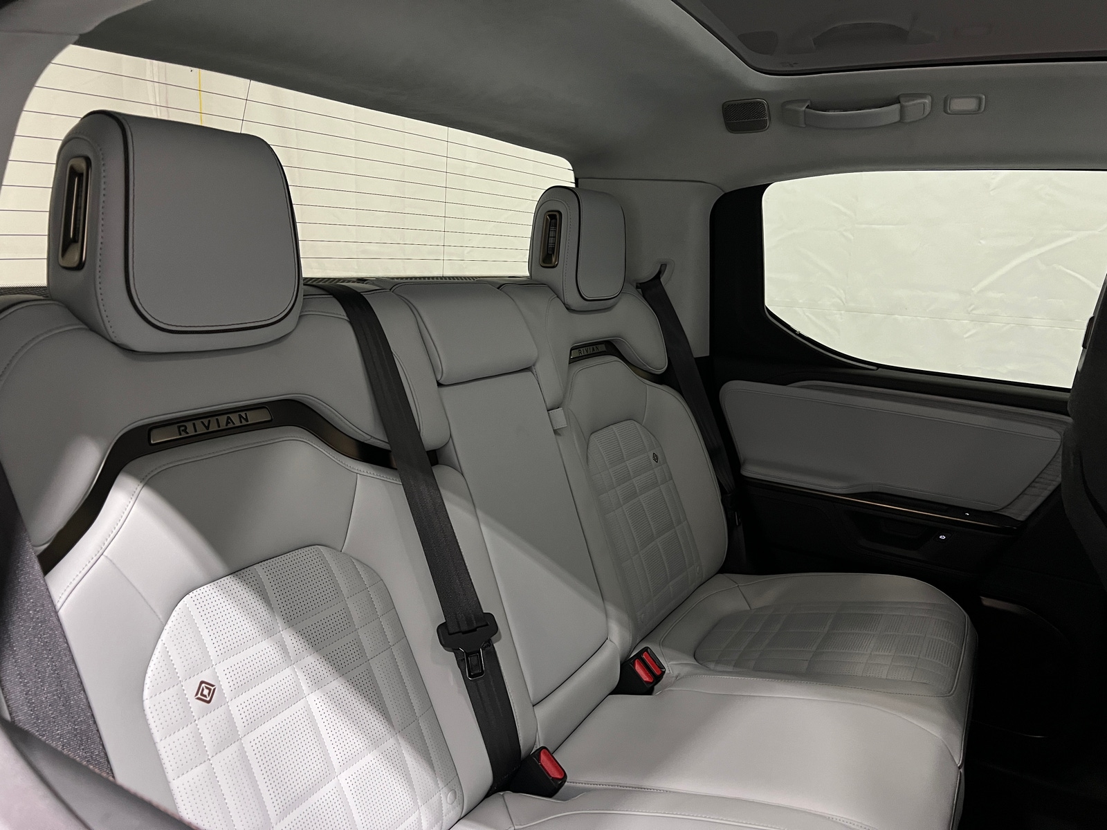 Thumbnail: 2025 Rivian R1T - 5