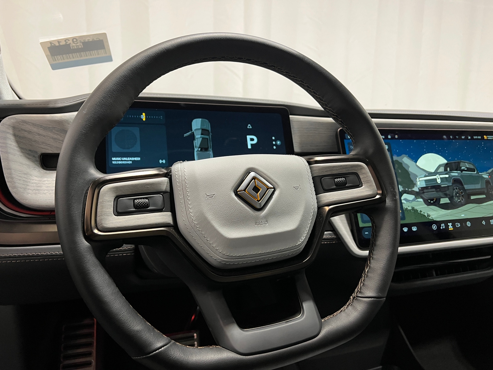 Thumbnail: 2025 Rivian R1T - 4