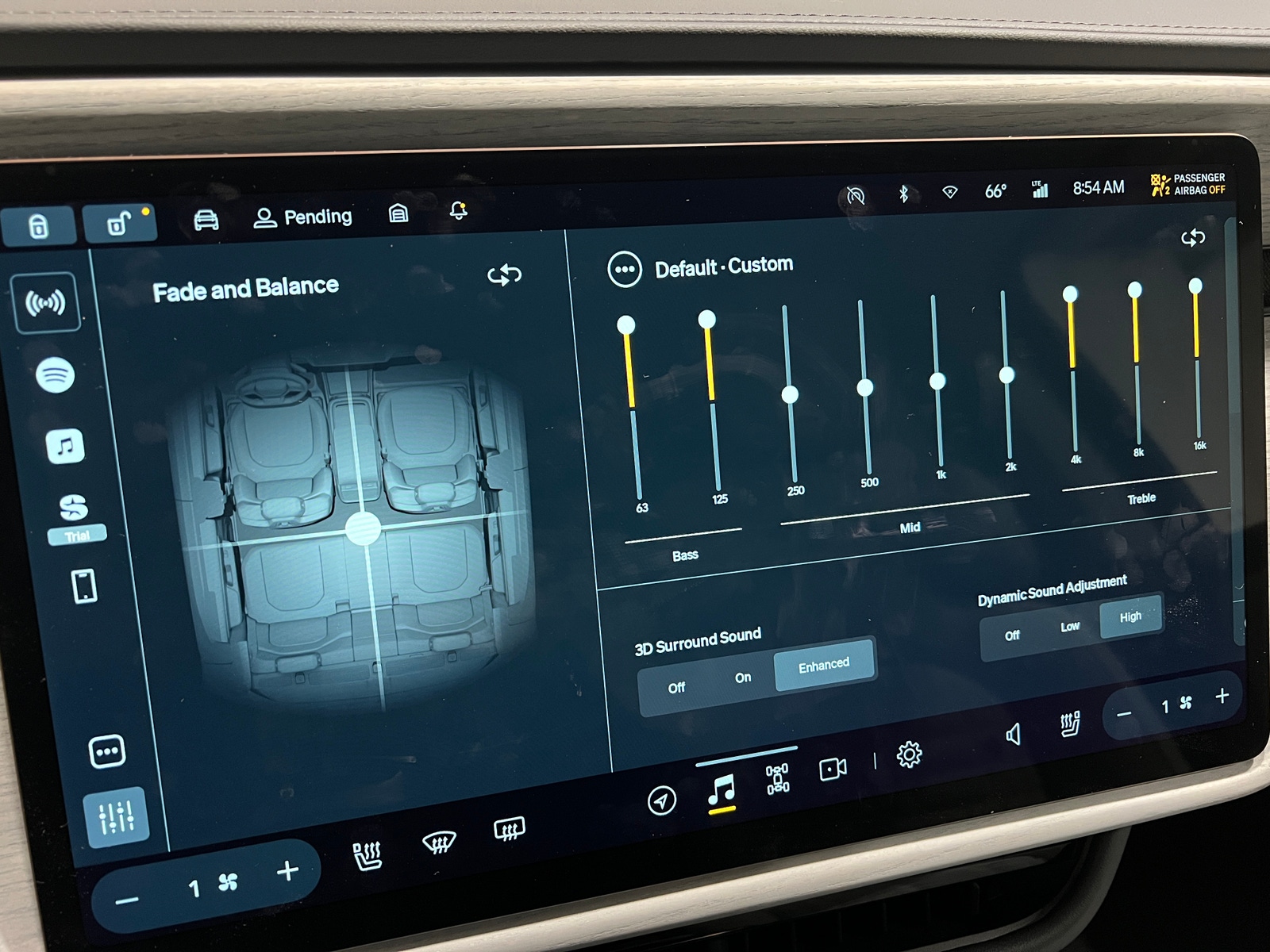 Thumbnail: 2025 Rivian R1T - 3