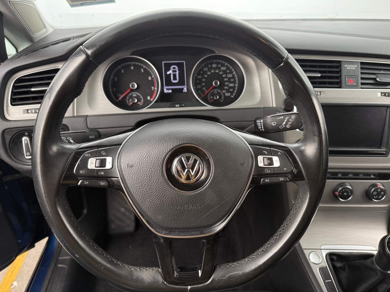 Thumbnail: 2017 Volkswagen Golf - 5