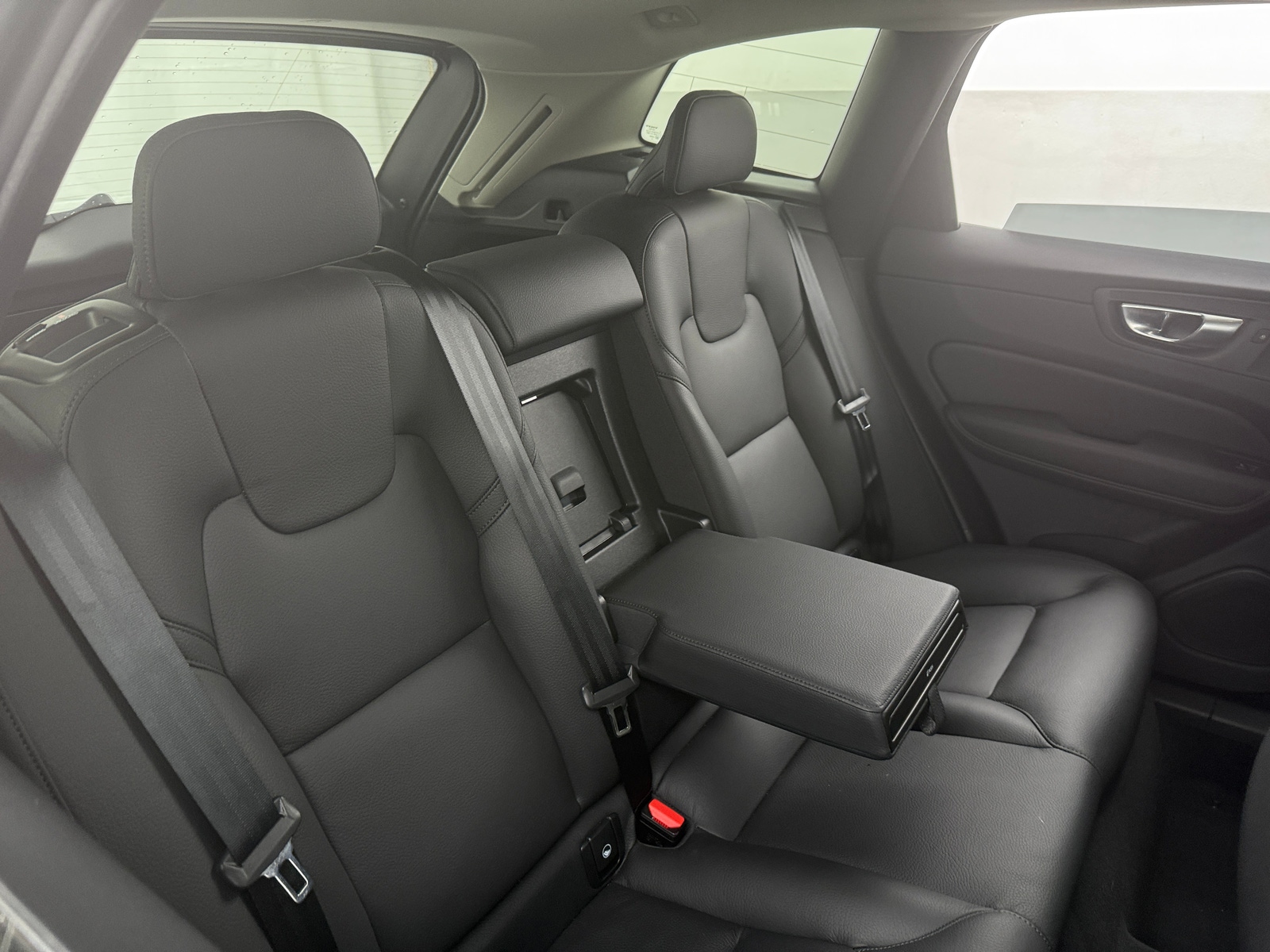 Thumbnail: 2025 Volvo XC60 - 5