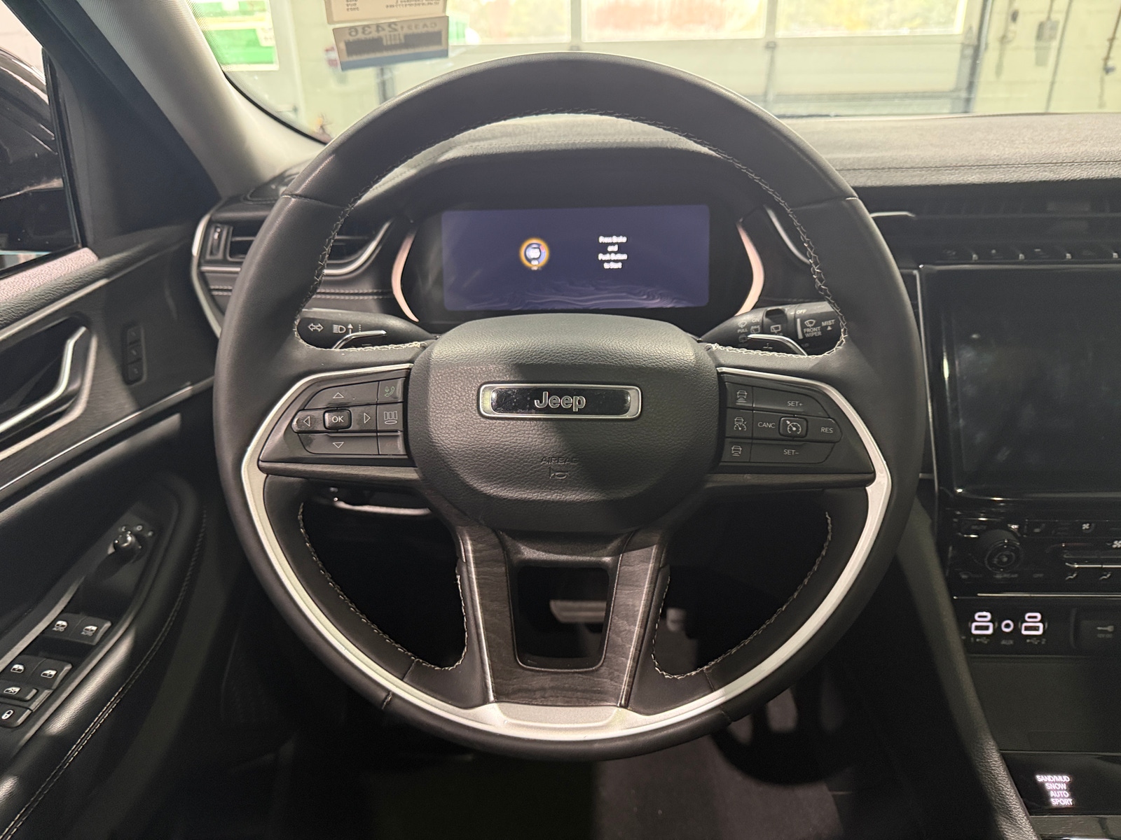 Thumbnail: 2023 Jeep Grand Cherokee L - 4