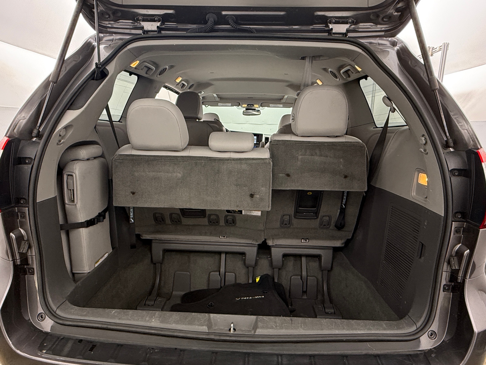 Thumbnail: 2018 Toyota Sienna - 6