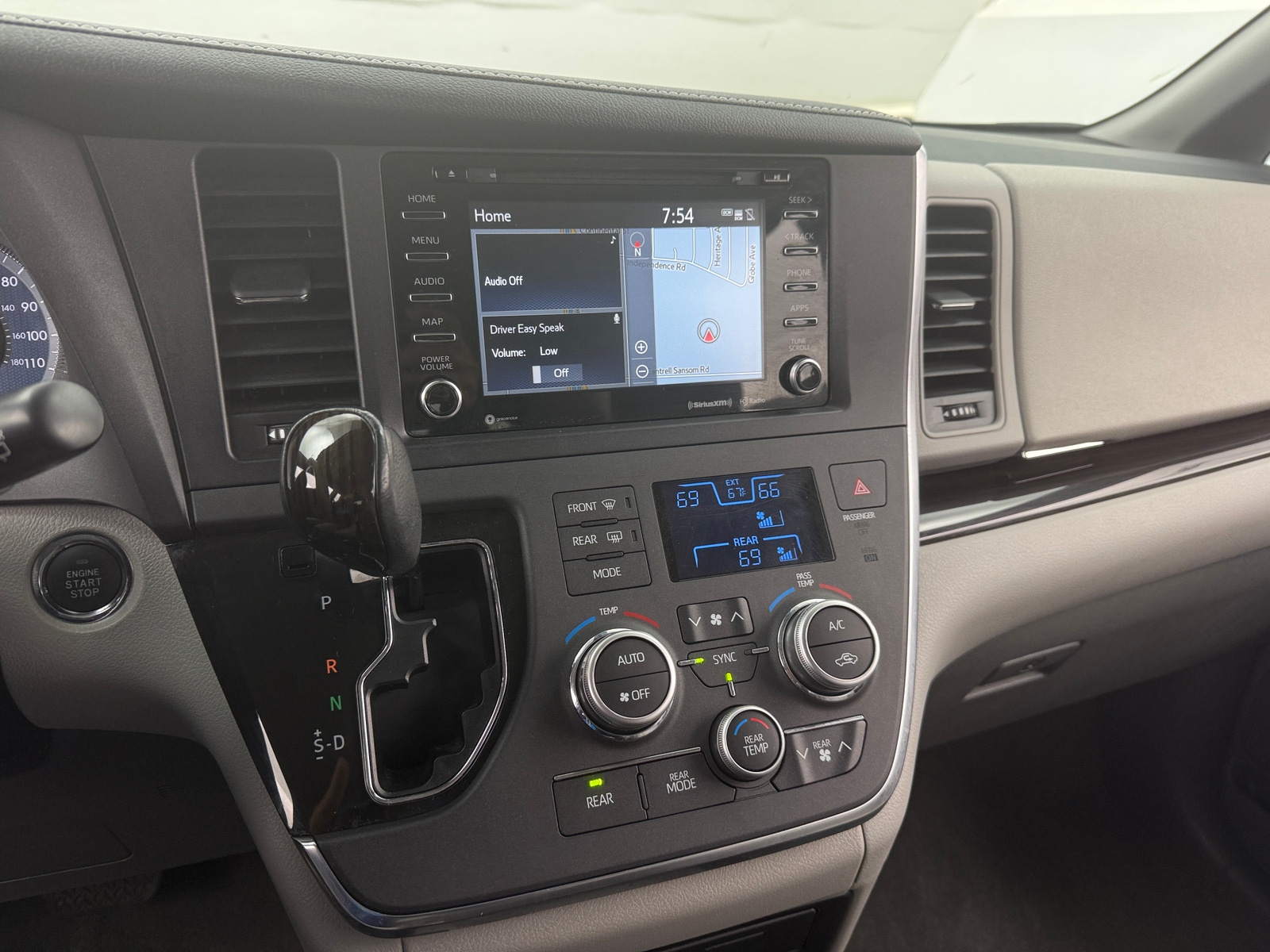 Thumbnail: 2018 Toyota Sienna - 3