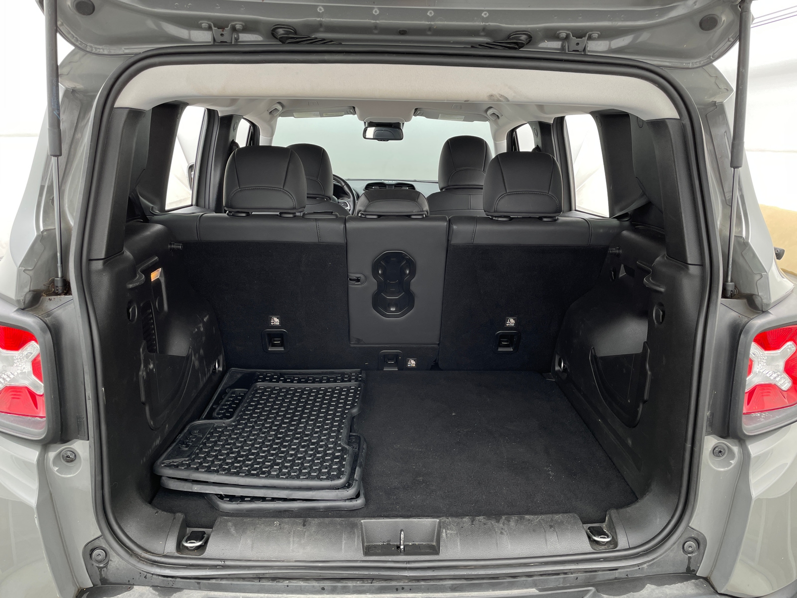 Thumbnail: 2021 Jeep Renegade - 6