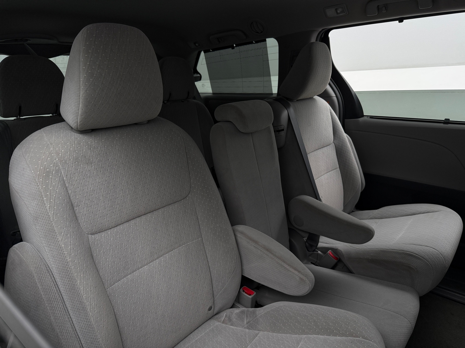 Thumbnail: 2017 Toyota Sienna - 6