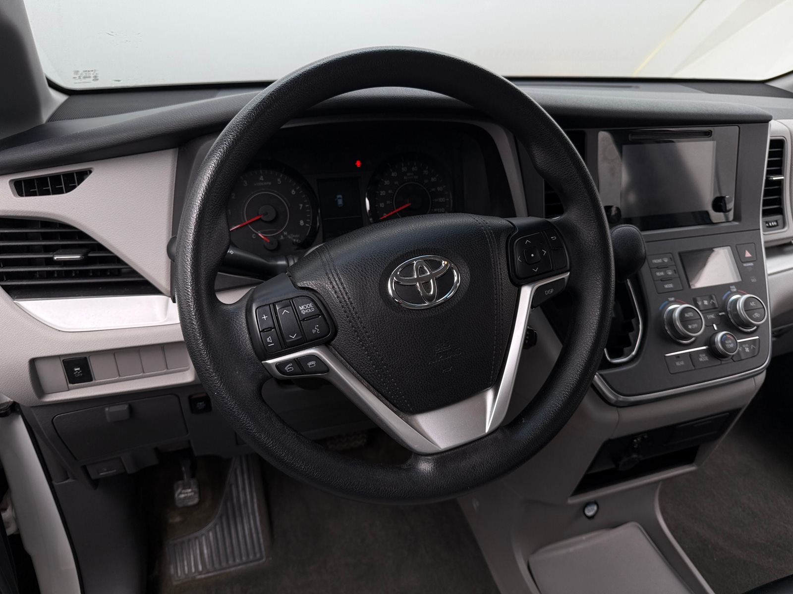 Thumbnail: 2017 Toyota Sienna - 5