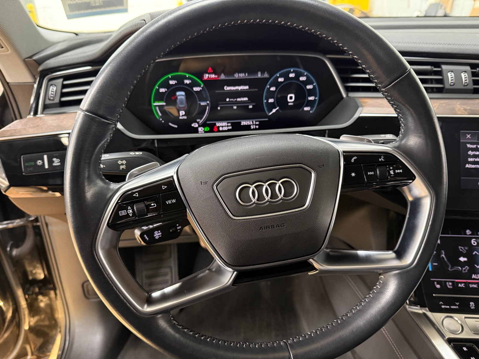 Thumbnail: 2019 Audi e-tron - 4