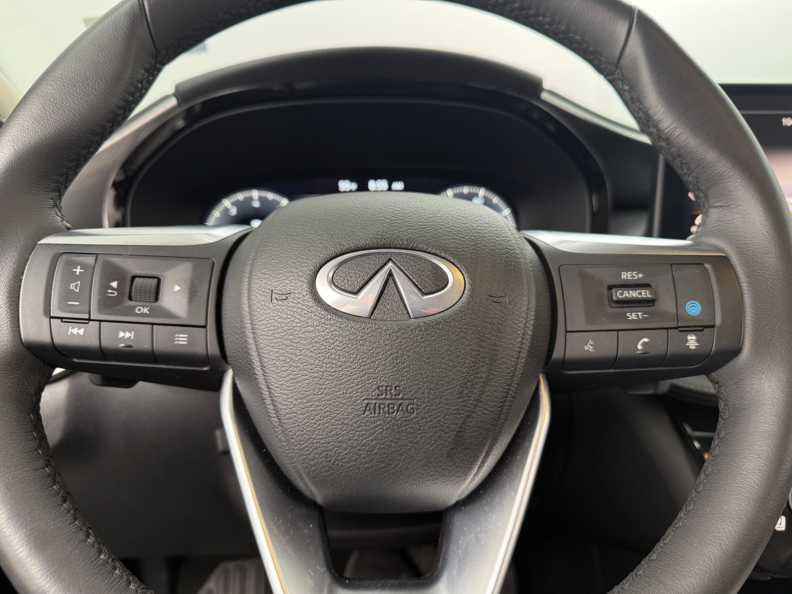 Thumbnail: 2023 INFINITI QX60 - 4