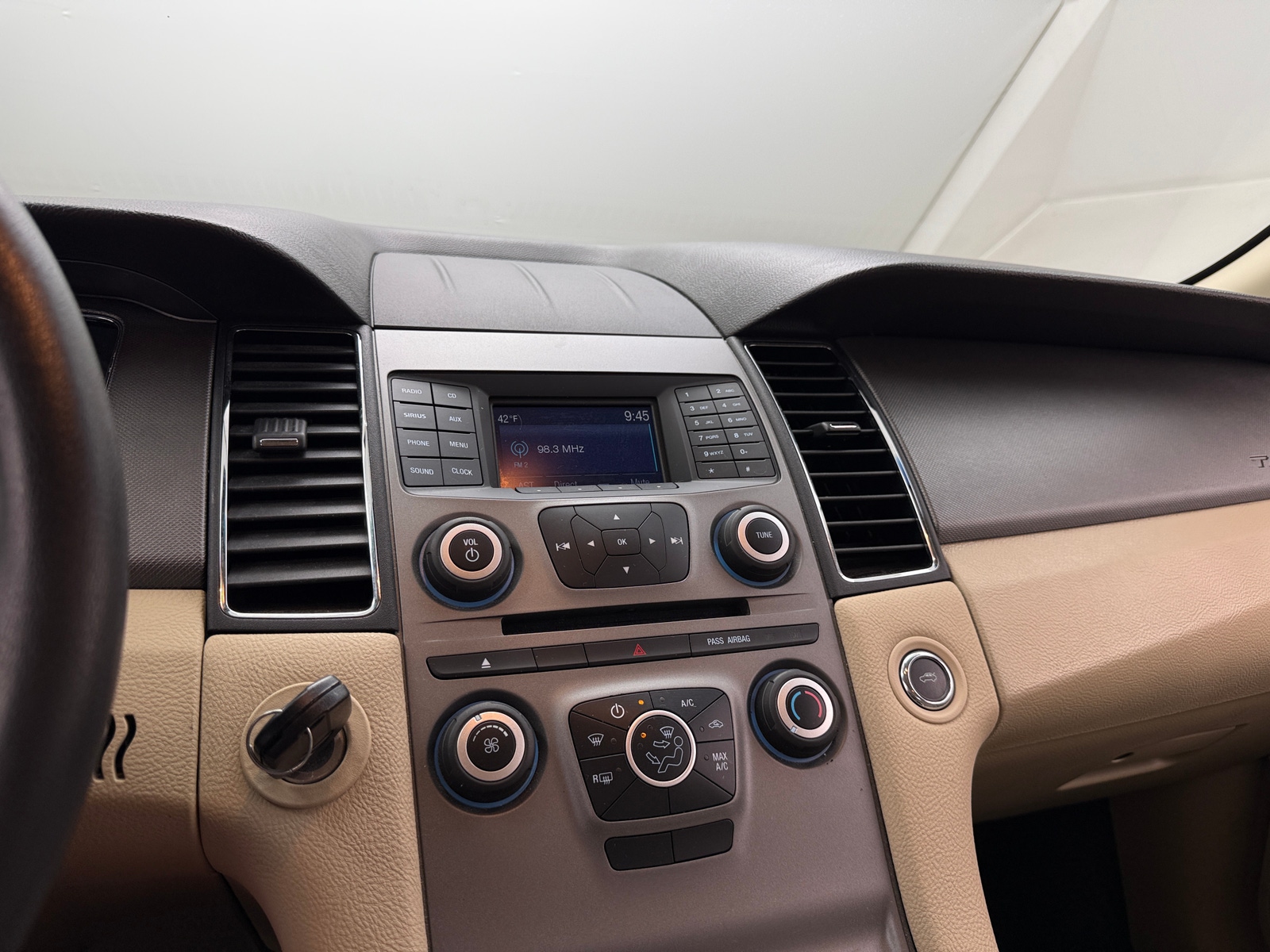 Thumbnail: 2016 Ford Taurus - 4