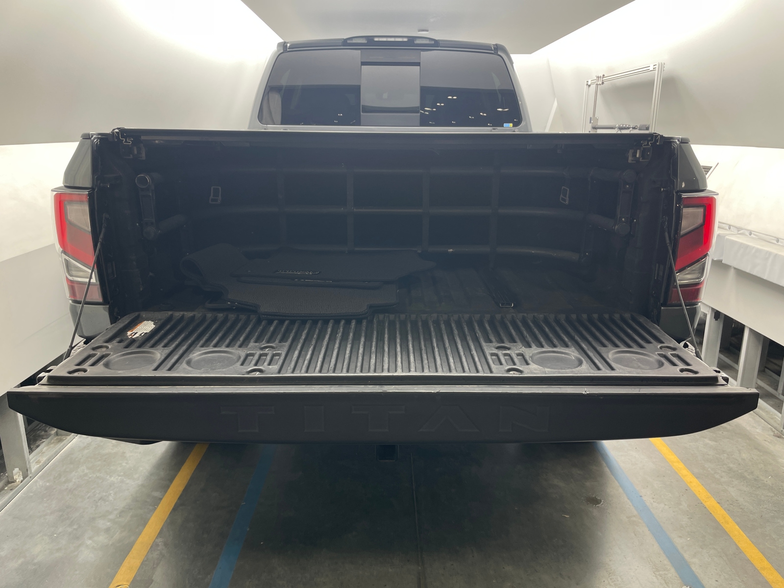 Thumbnail: 2018 Nissan Titan - 7