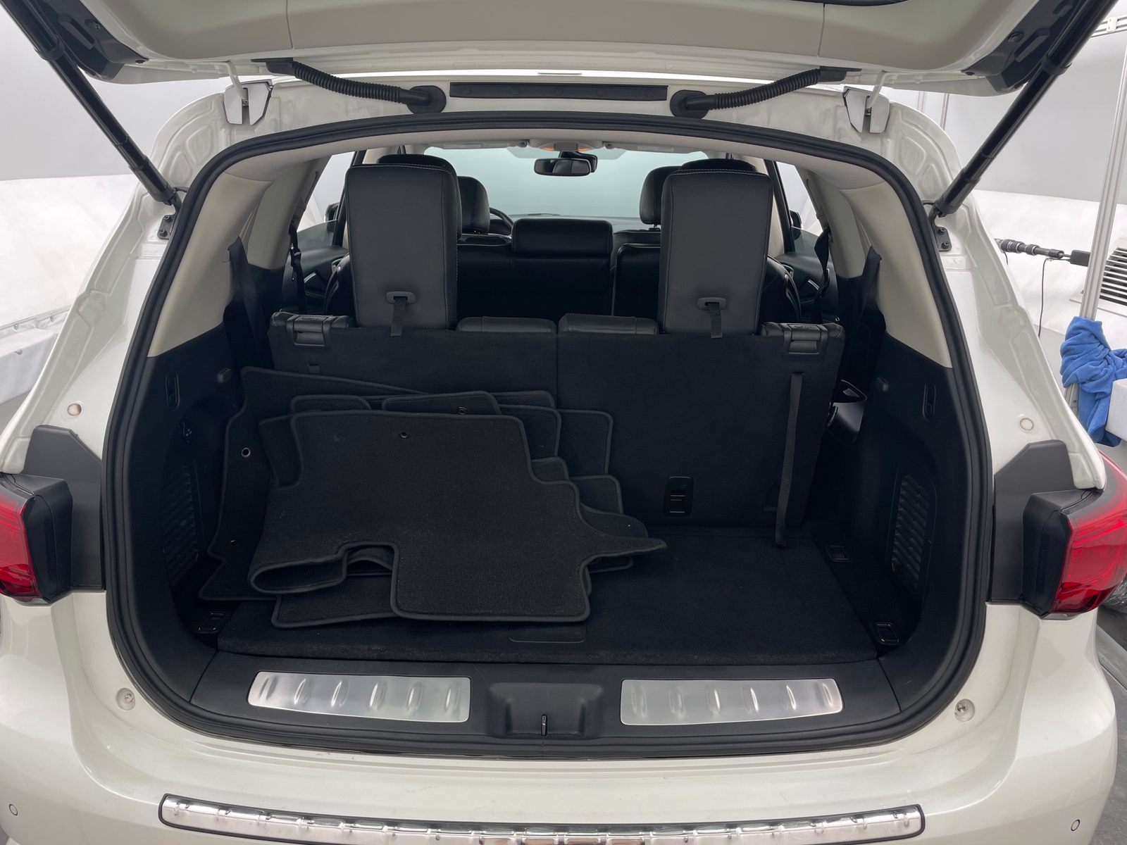 Thumbnail: 2019 INFINITI QX60 - 6