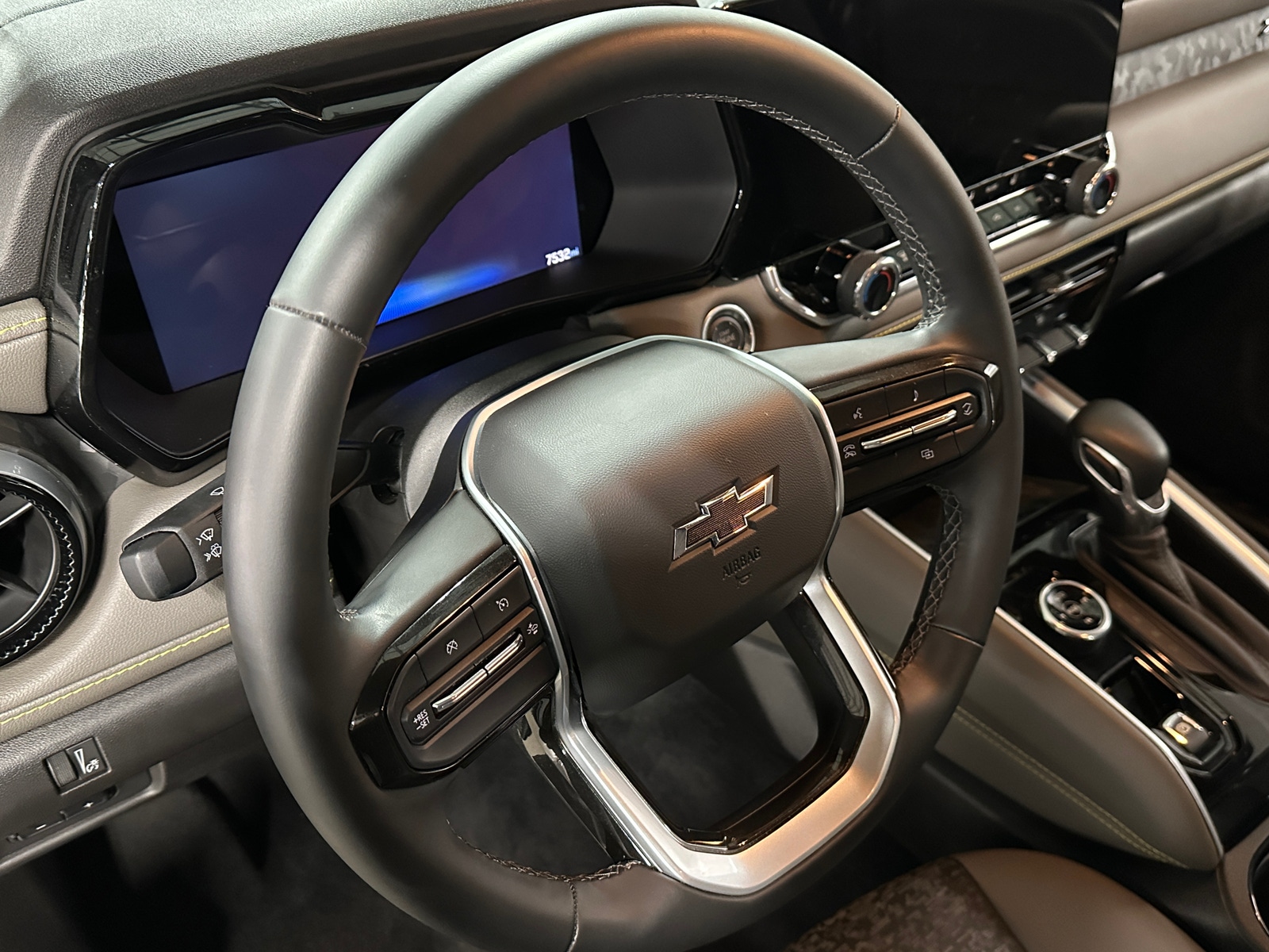 Thumbnail: 2024 Chevrolet Colorado - 5