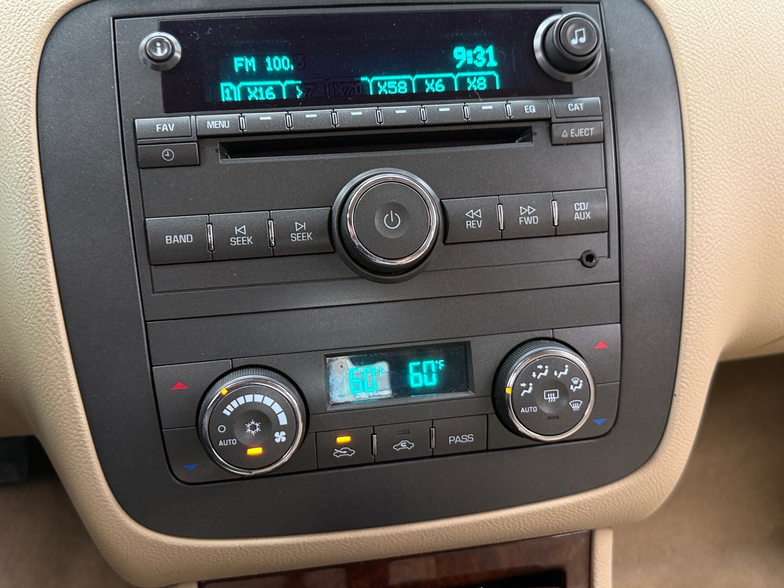 Thumbnail: 2011 Buick Lucerne - 3