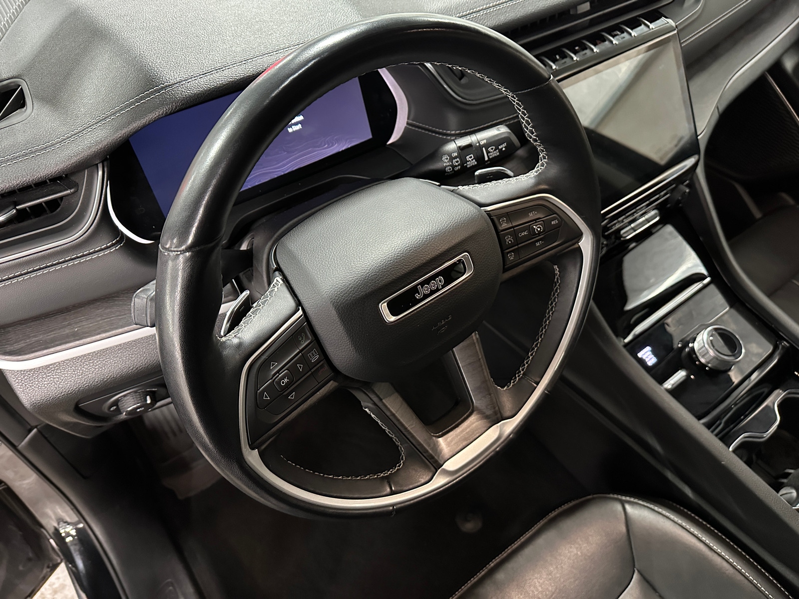 Thumbnail: 2022 Jeep Grand Cherokee L - 4