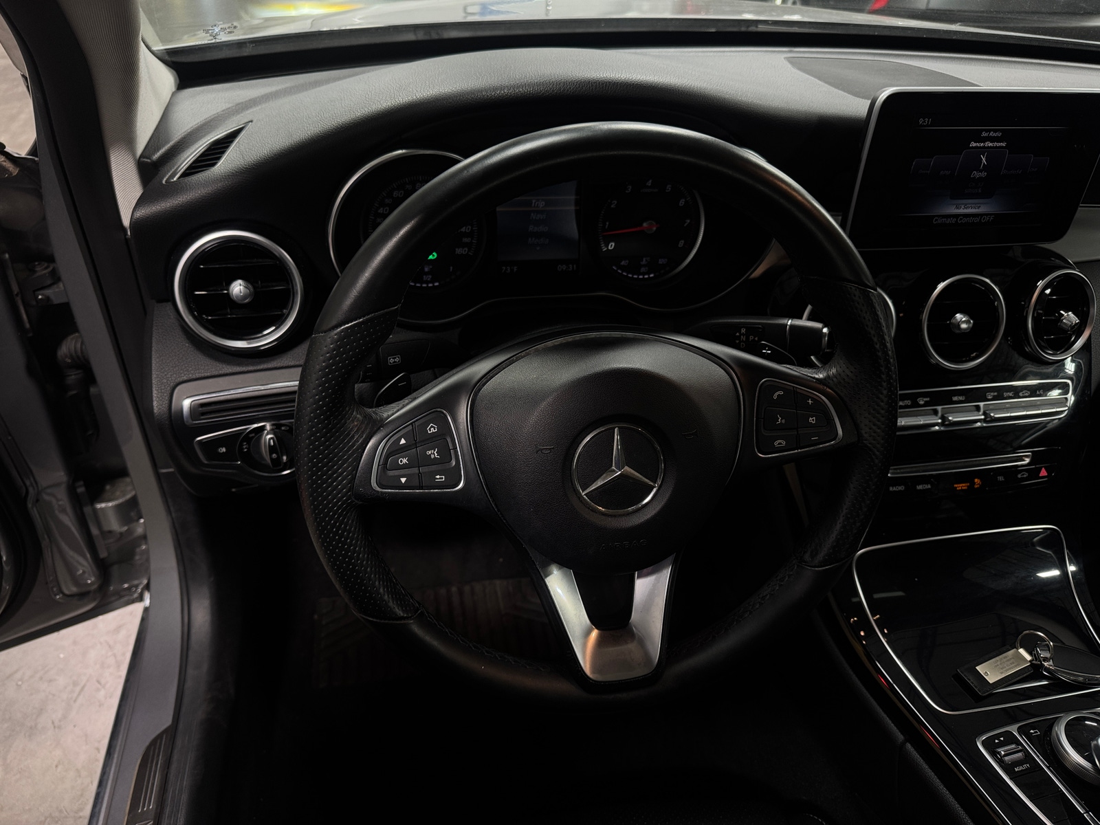 Thumbnail: 2015 Mercedes-Benz C-Class - 4