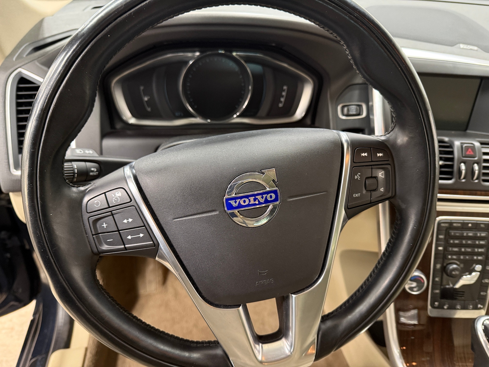 Thumbnail: 2015 Volvo XC60 - 4