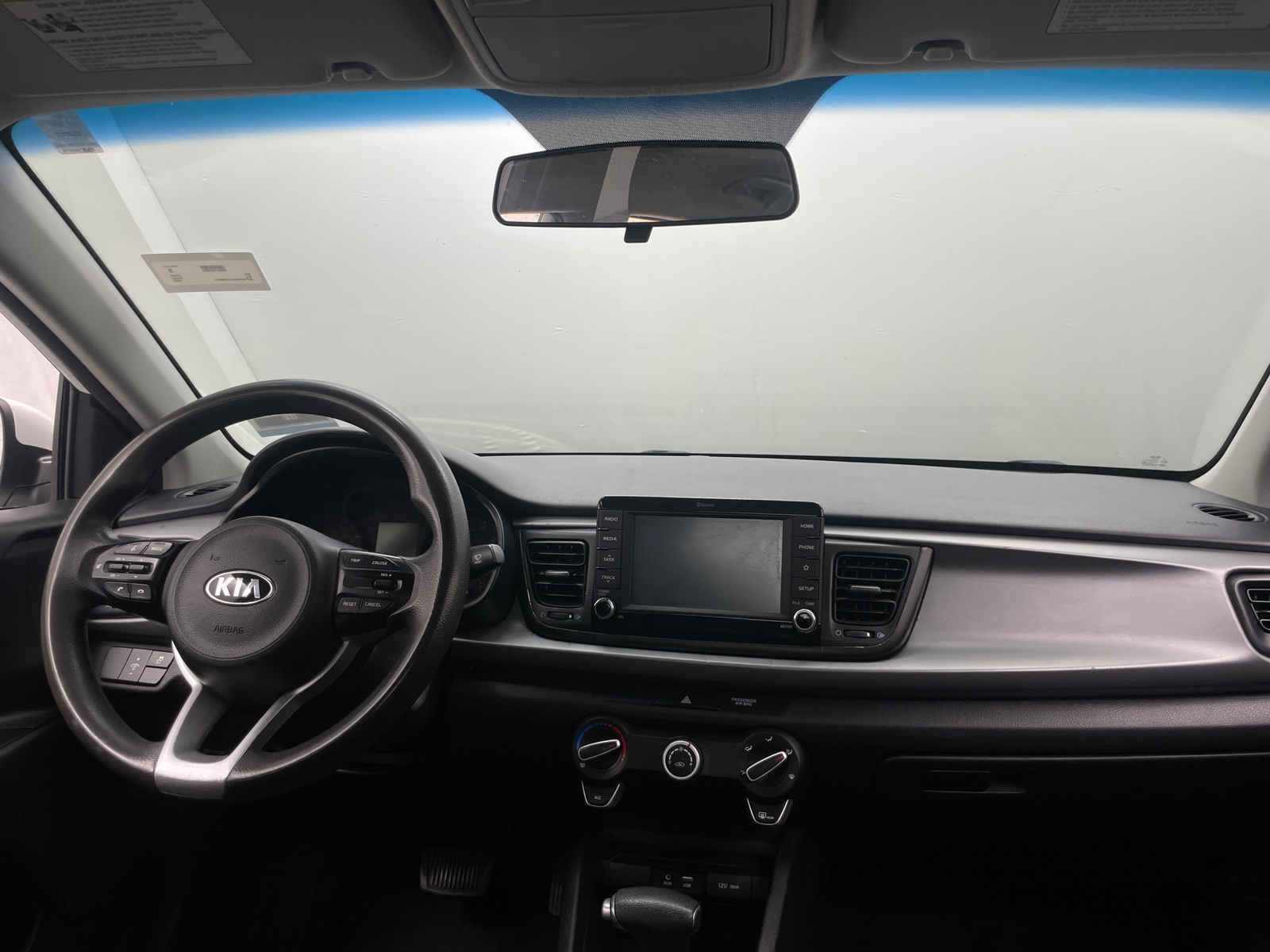 Thumbnail: 2020 Kia Rio - 3