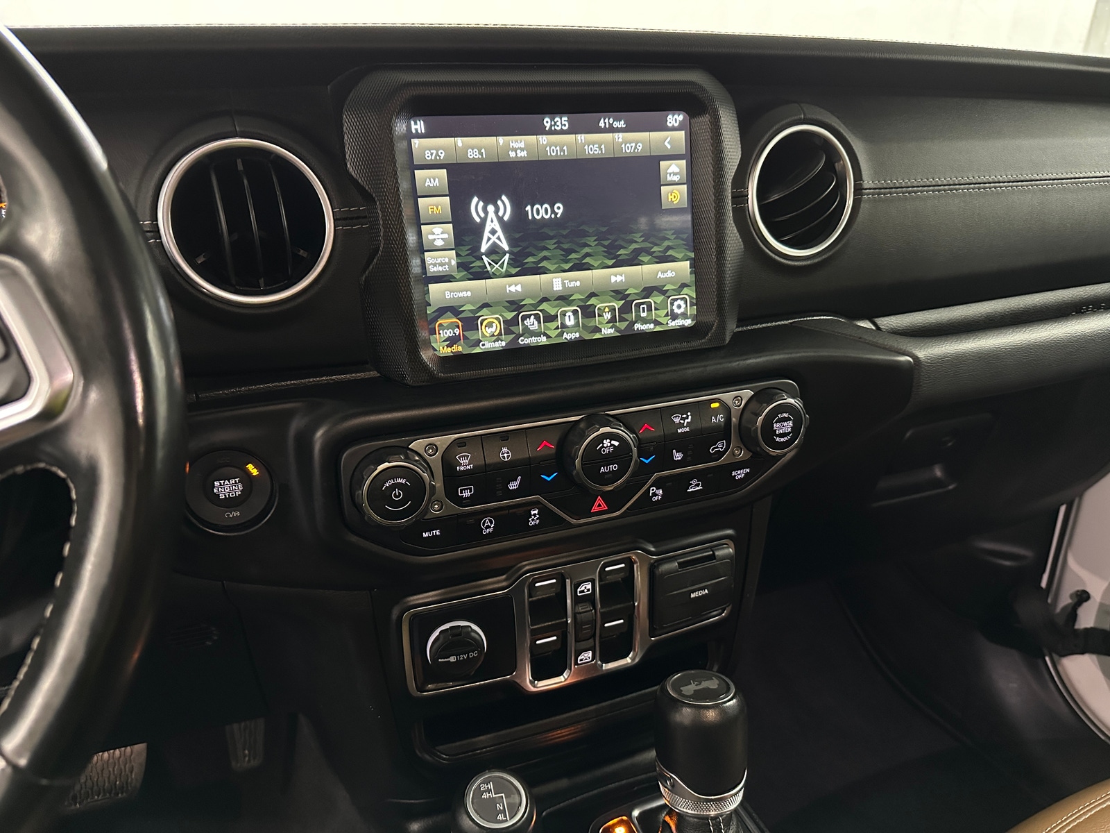 Thumbnail: 2022 Jeep Wrangler - 3