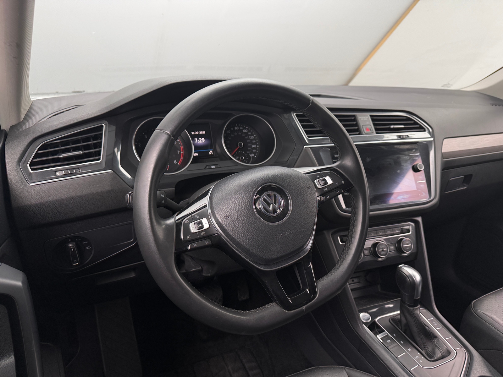 Thumbnail: 2020 Volkswagen Tiguan - 4