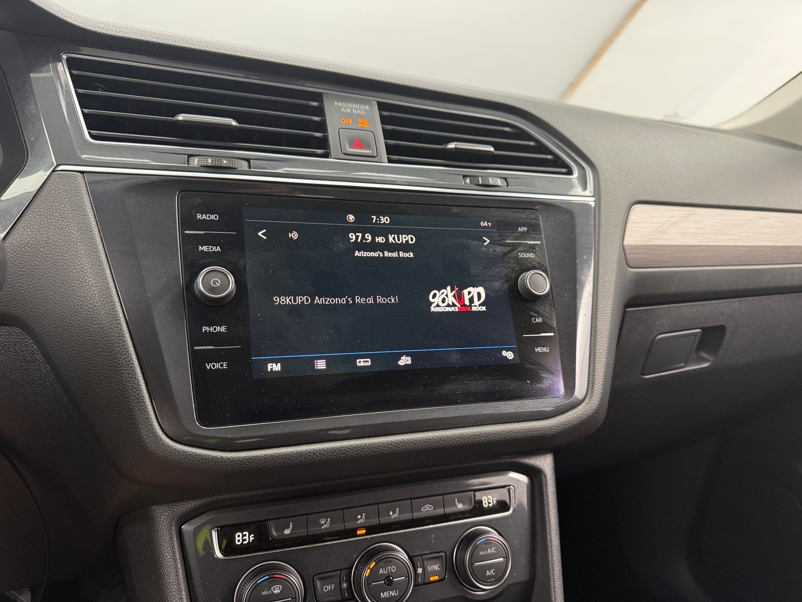 Thumbnail: 2020 Volkswagen Tiguan - 3