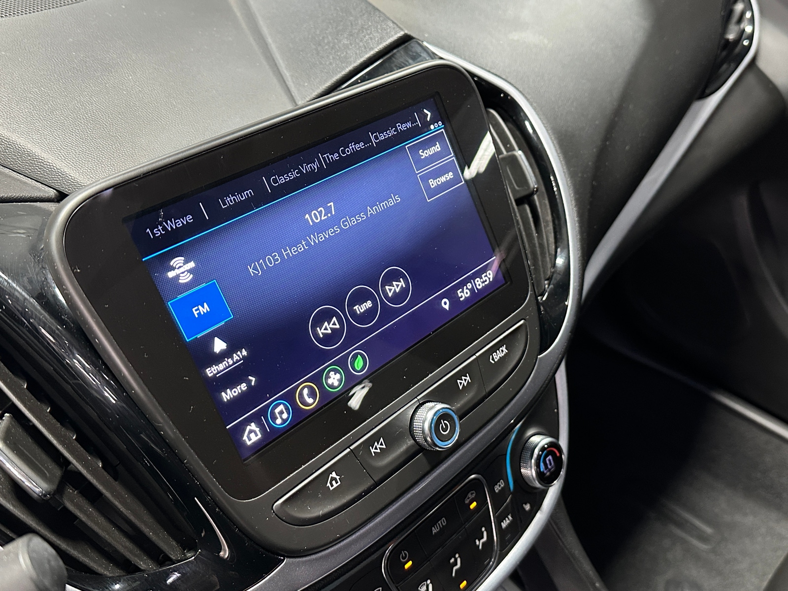 Thumbnail: 2019 Chevrolet Volt - 4