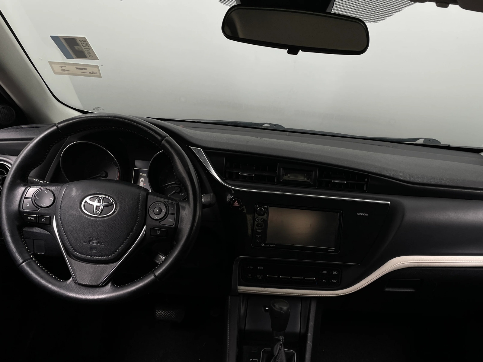 Thumbnail: 2018 Toyota Corolla iM - 3